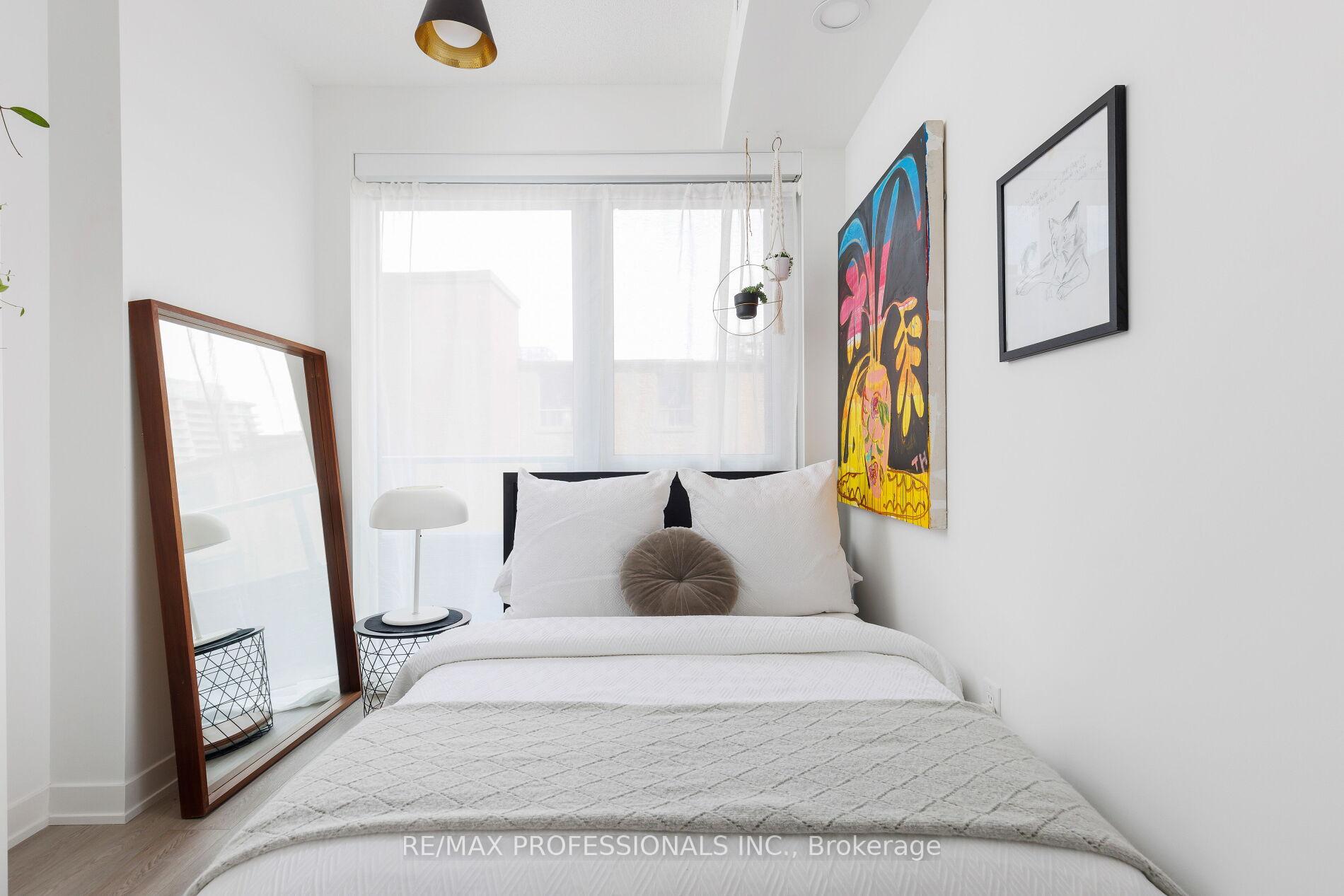 2 Bedrooms Condo at 9 Tecumseth,  Toronto For sale