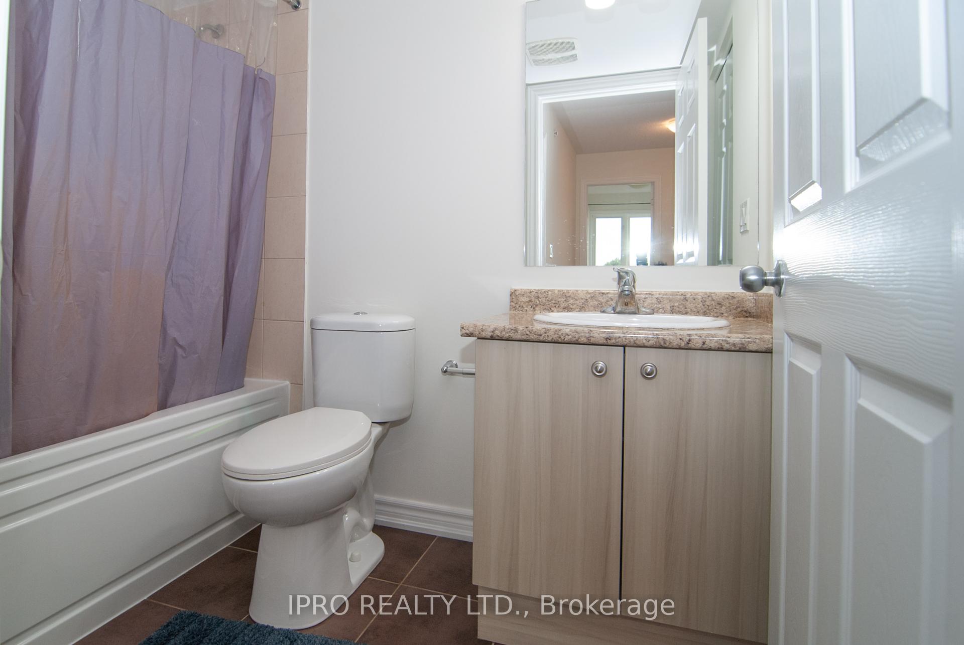 2 Bedrooms Condo at 50 Carnation, Toronto For sale