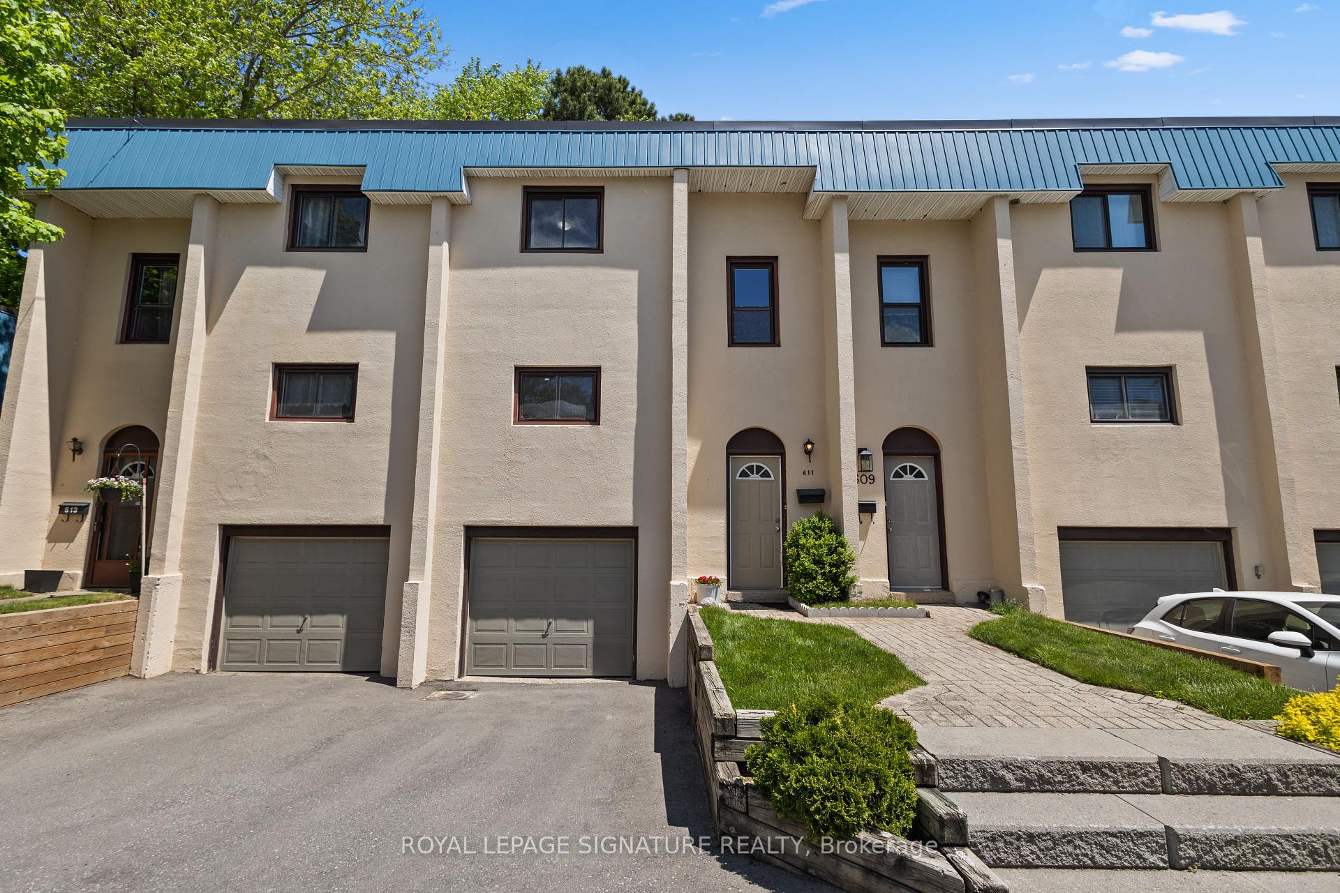 3 Bedrooms Condo at 611 Francis, Burlington For sale