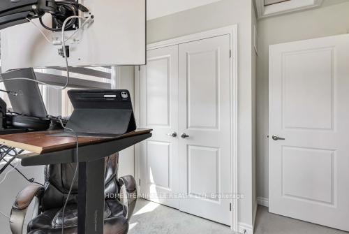 2 Bedrooms Condo at 40 Zinfendel, Hamilton For sale