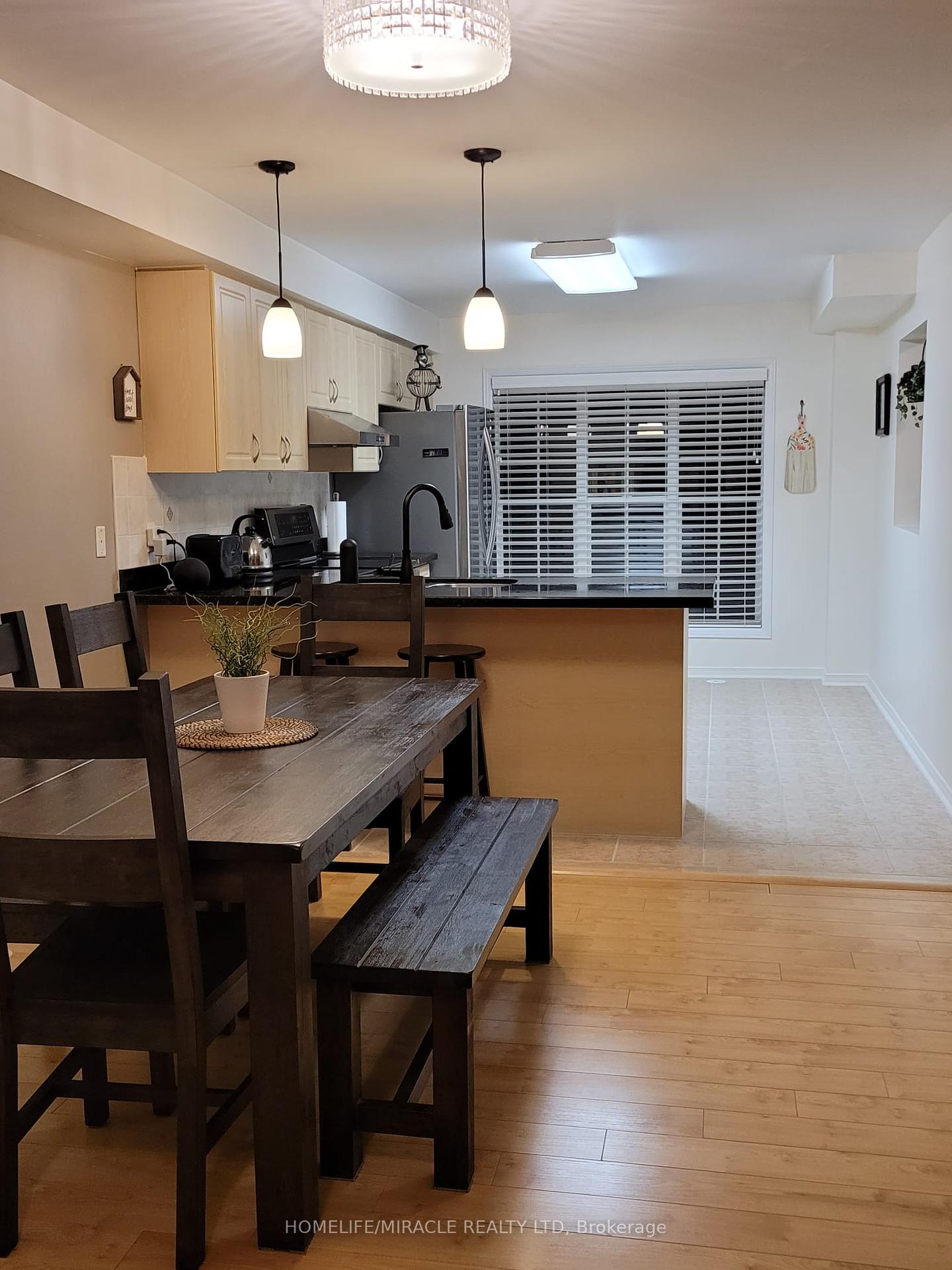 4 Bedrooms Condo at 22 Exchequer,  Toronto For sale