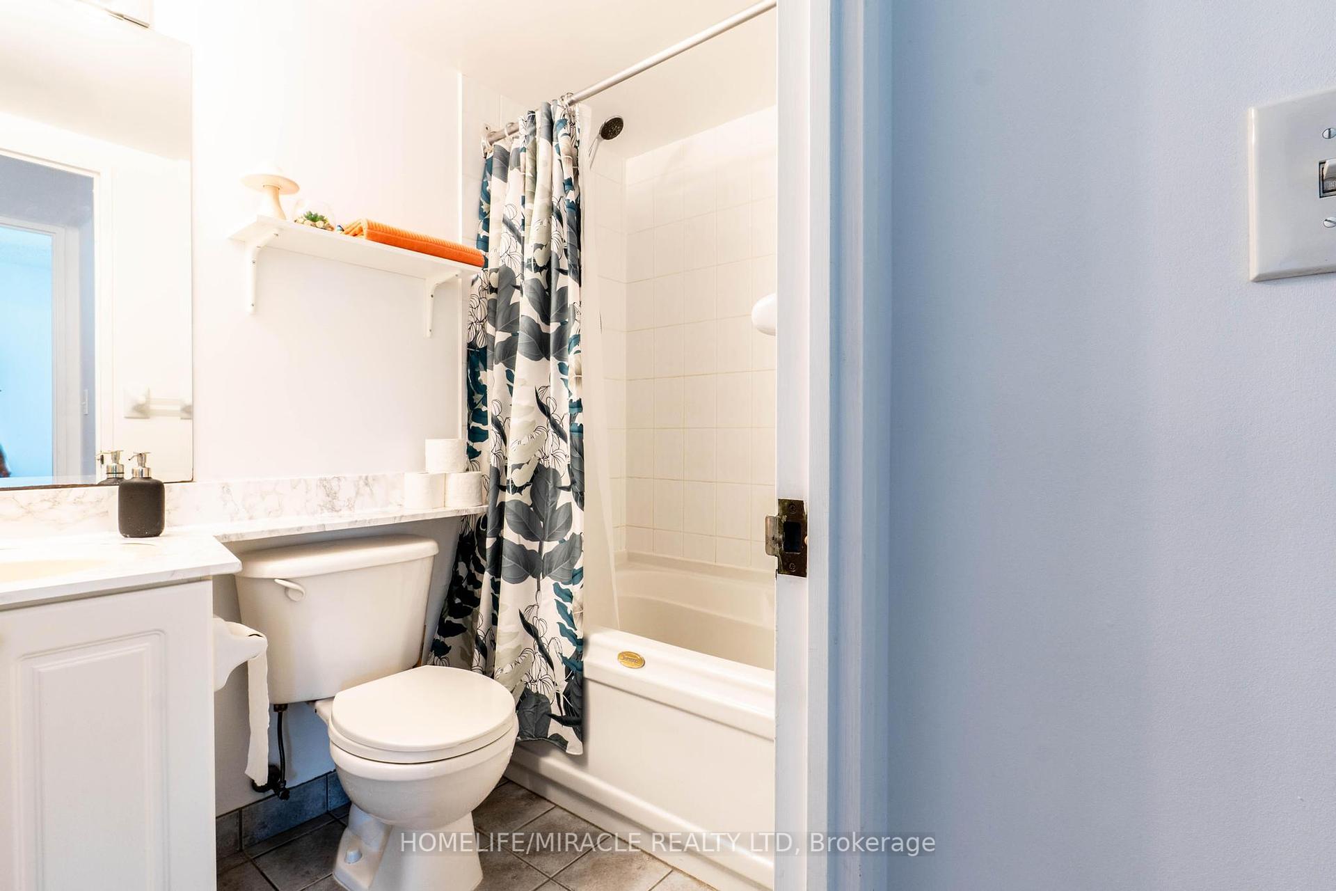 2 Bedrooms Condo at 1 Lee Centre, Toronto For sale