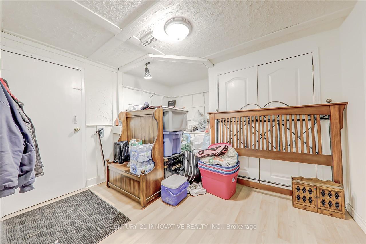 4 Bedrooms Condo at 100 Burrows Hall,  Toronto For sale