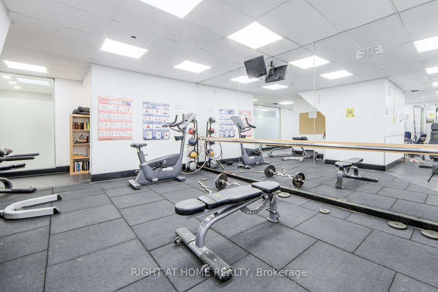 2 Bedrooms Condo at 335 Webb, Mississauga For sale