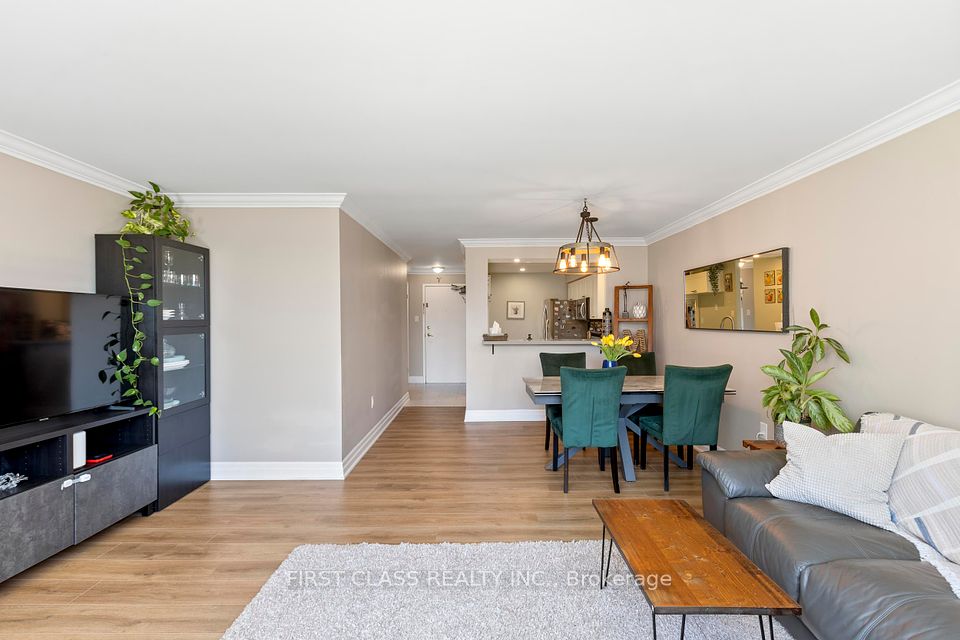 3845 Lake Shore