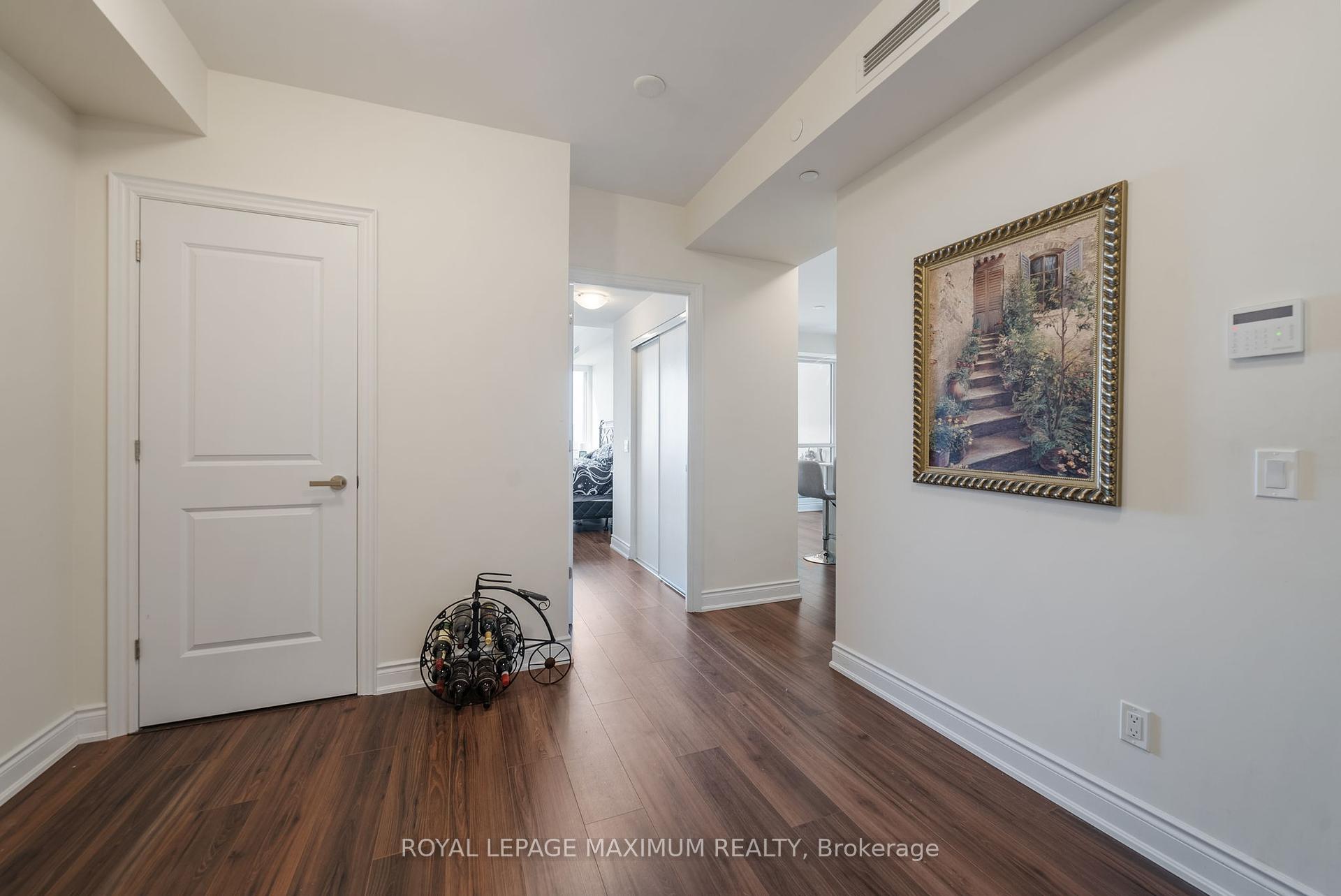3 Bedrooms Condo at 9075 Jane, Vaughan For sale