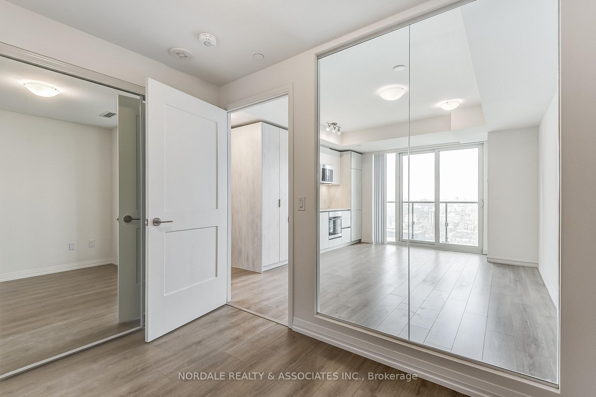 2 Bedrooms Condo at 28 Widmer, Toronto For sale