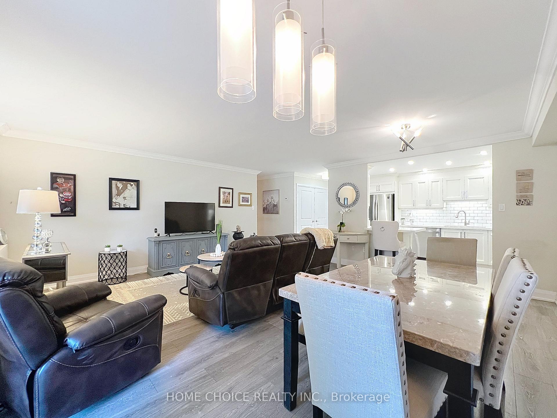 3 Bedrooms Condo at 15 La Rose, Toronto For sale