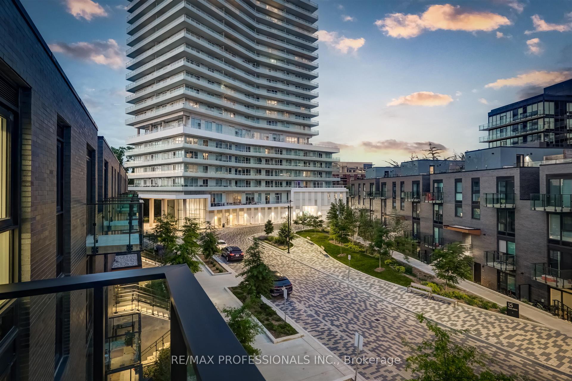 3 Bedrooms Condo at 10 Brin, Toronto For sale
