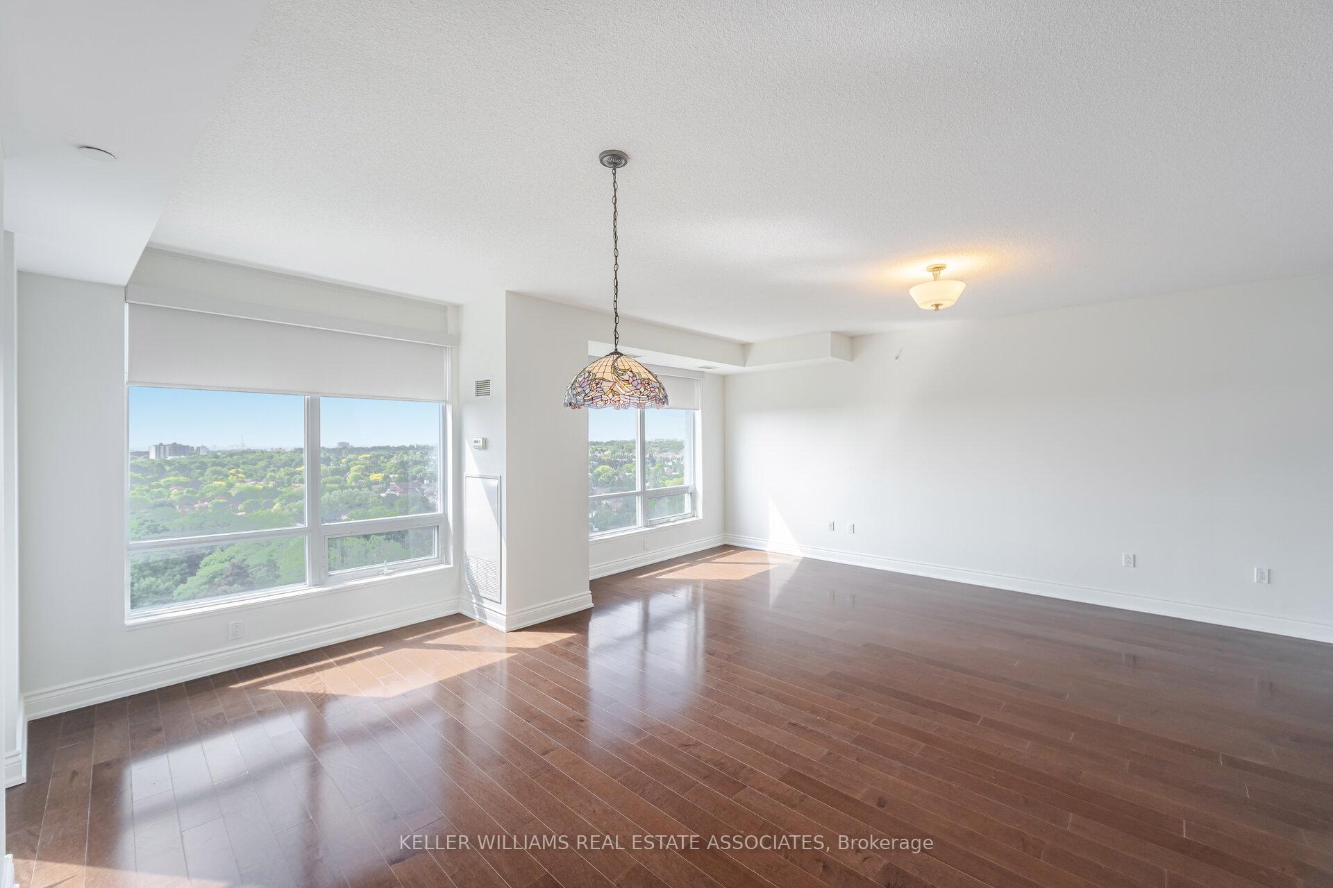 2 Bedrooms Condo at 1665 The Collegeway, Mississauga For sale