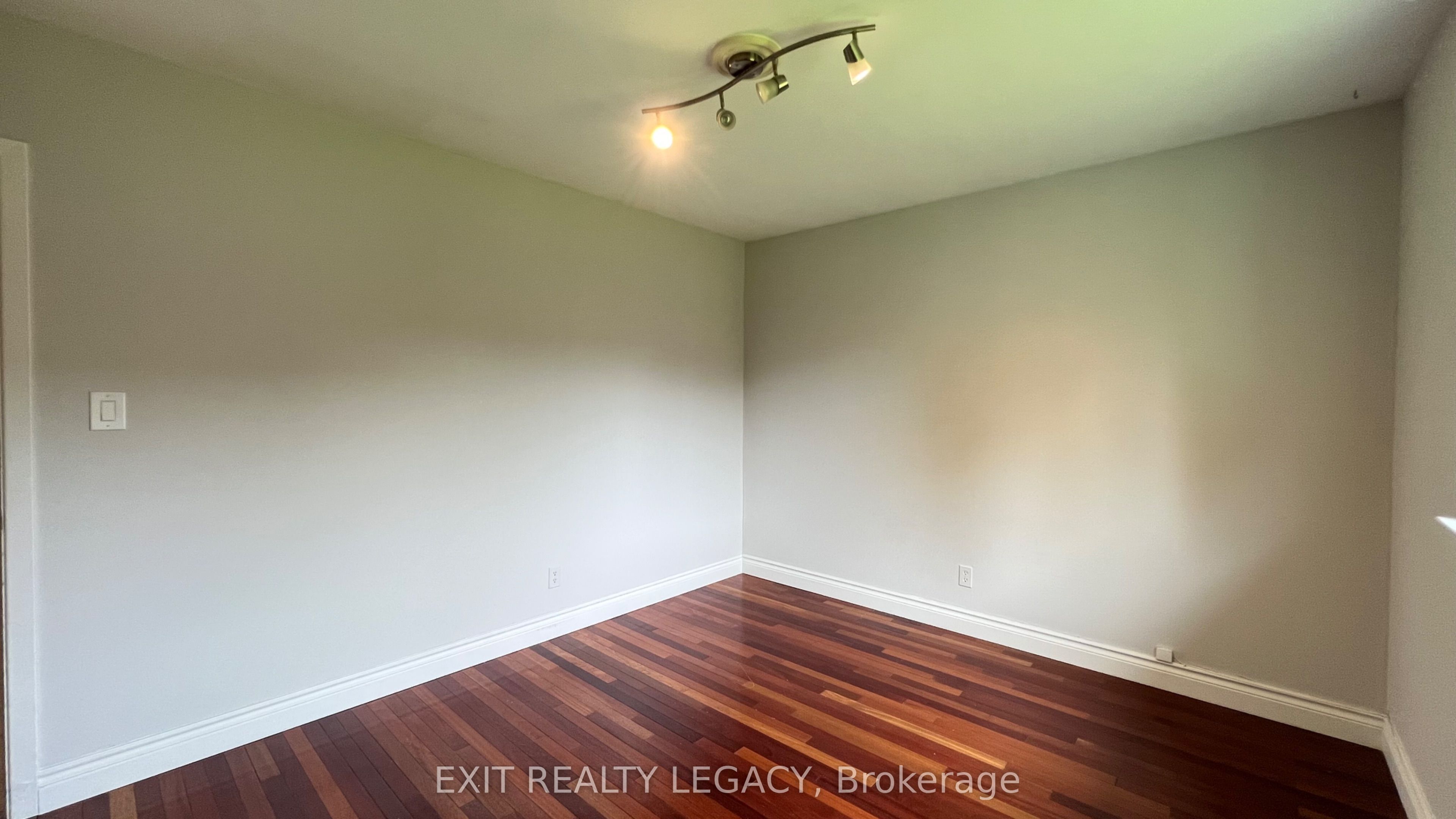 89 Bond Crescent