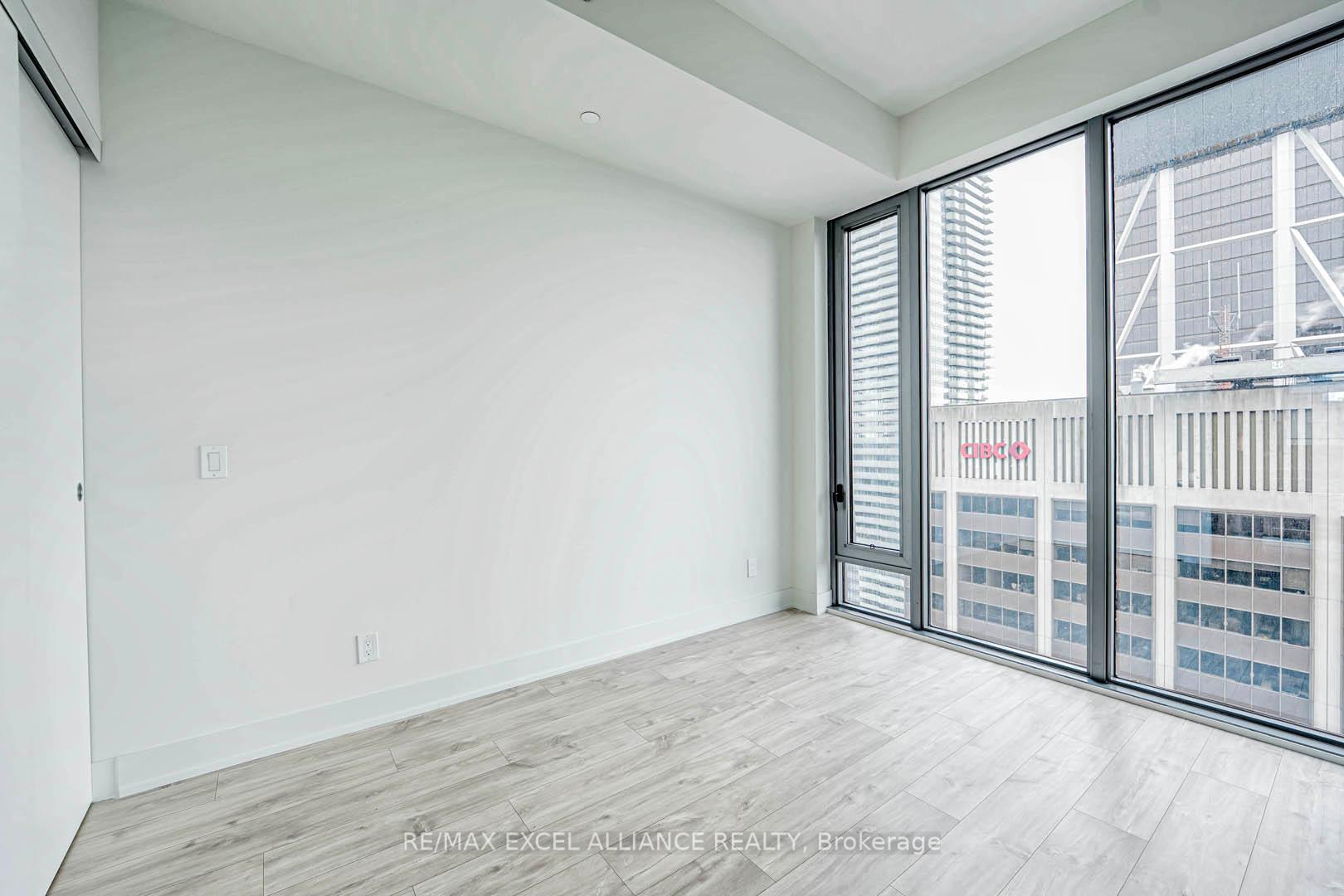 2 Bedrooms Condo at 8 Cumberland,  Toronto For sale