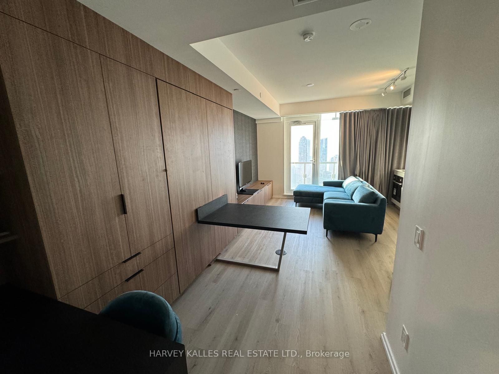 197 Yonge Street 4908