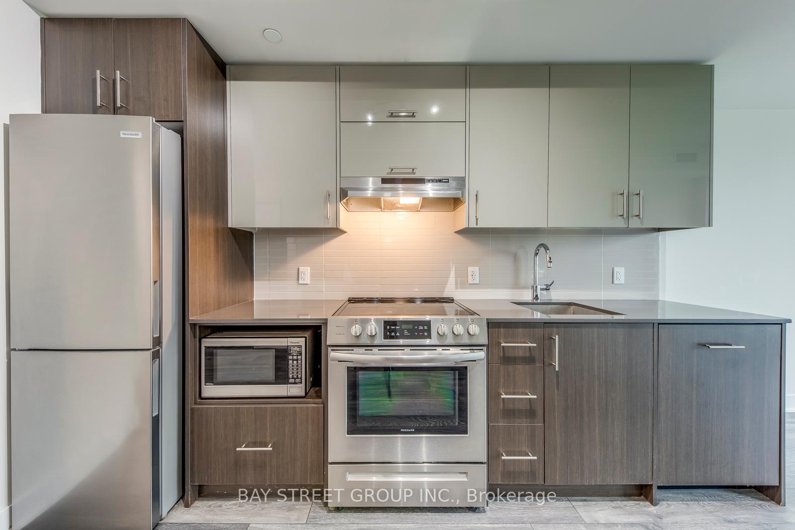 2 Bedrooms Condo at 188 Fairview Mall, Toronto For sale