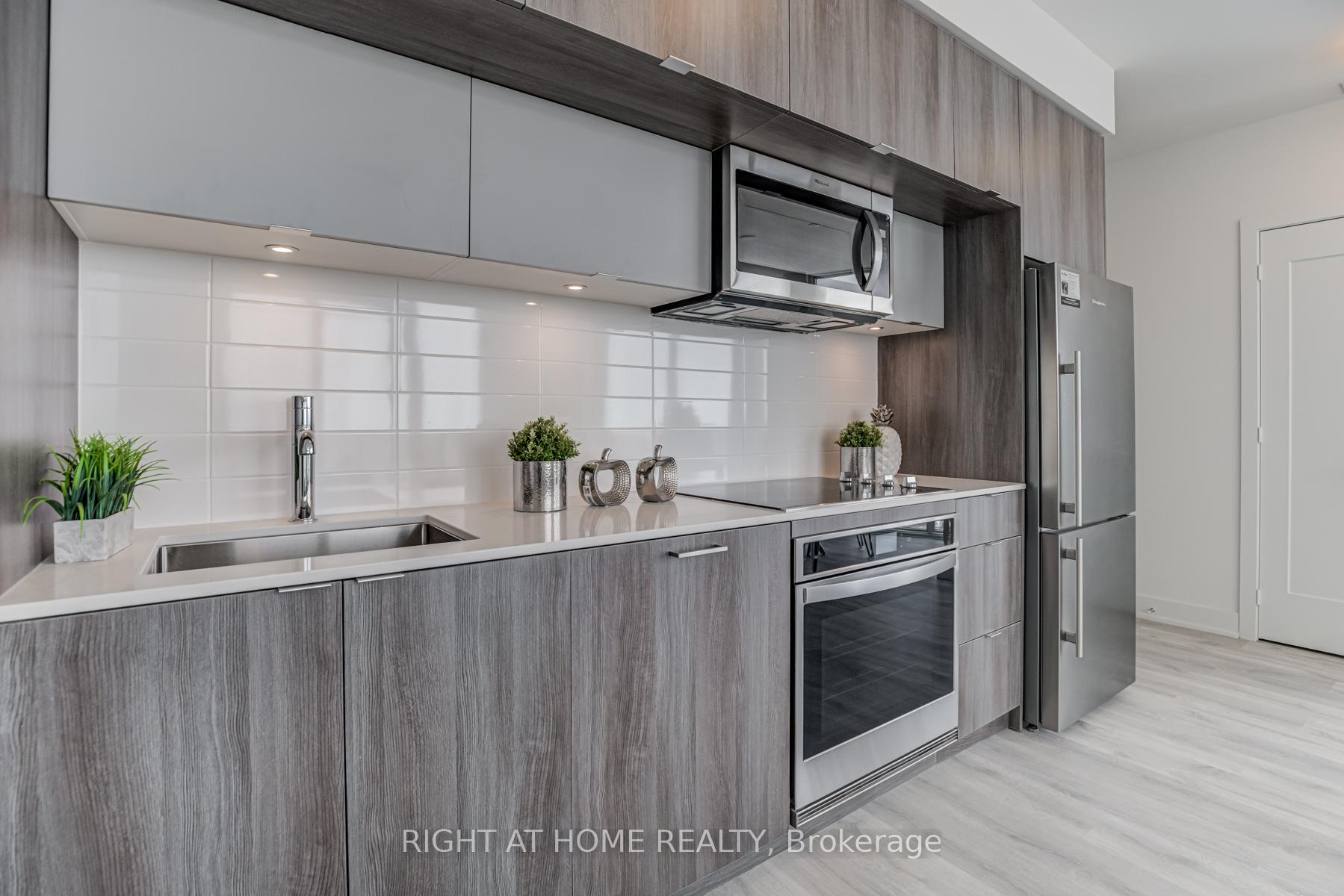 2 Bedrooms Condo at 575 Bloor,  Toronto For sale