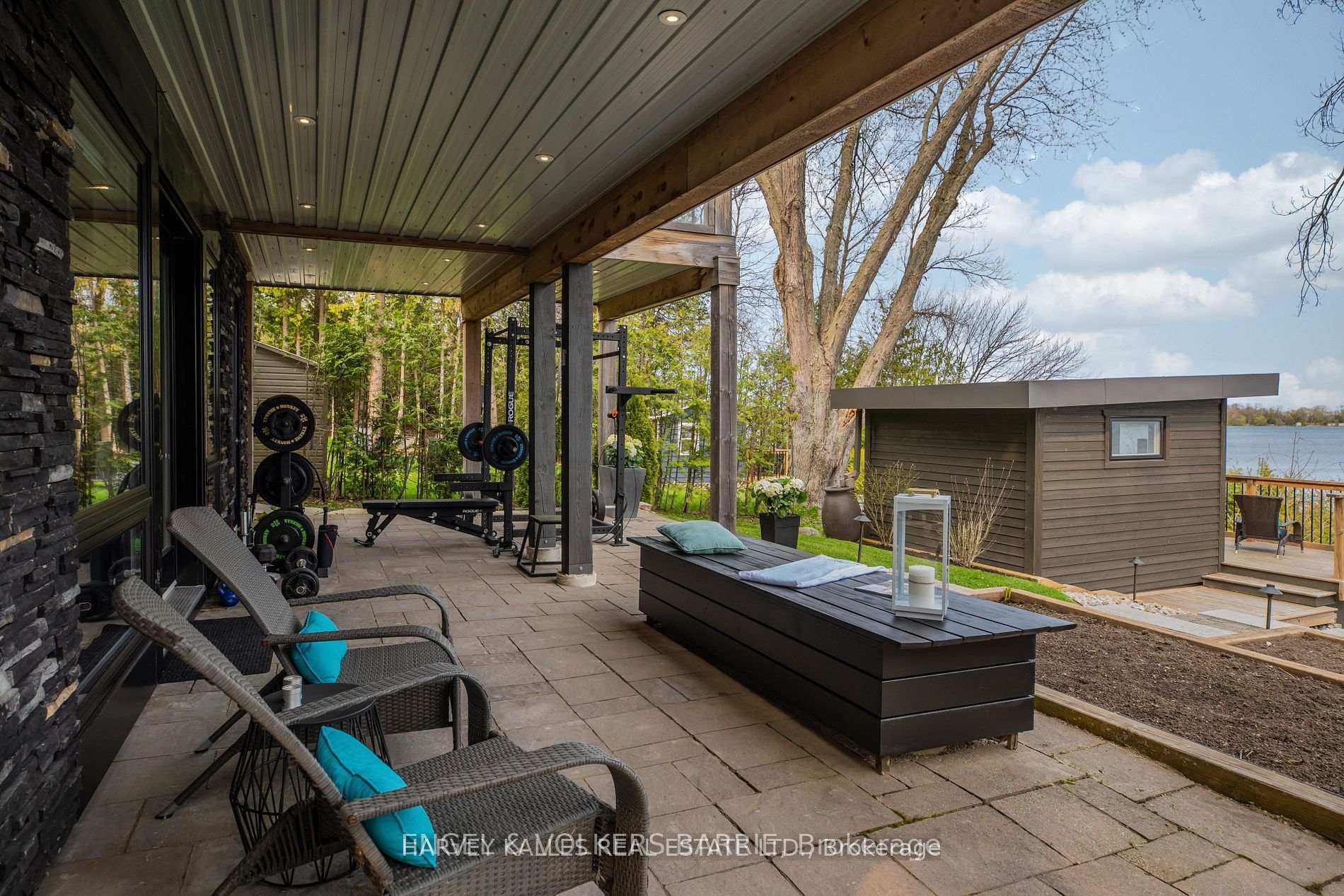 2369 Lakeshore Road E