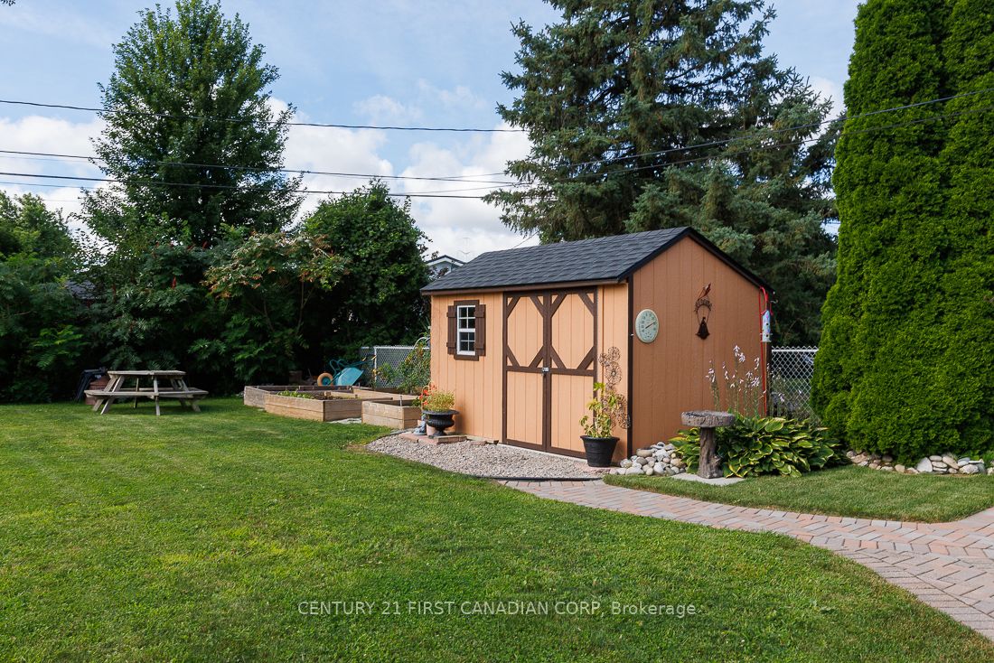 82 Queenston Crescent