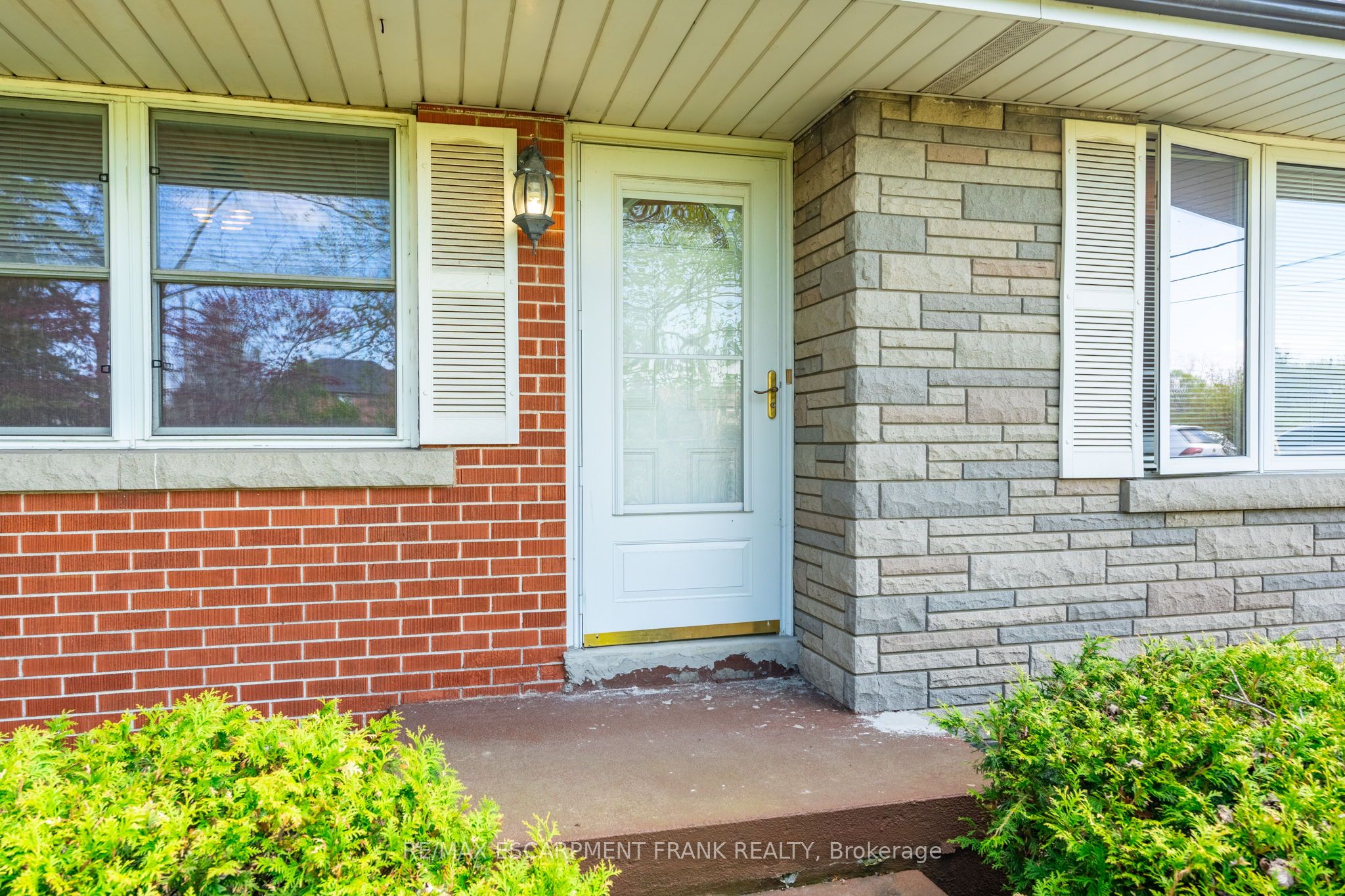 699 RYMAL Road W, Hamilton Gurnett