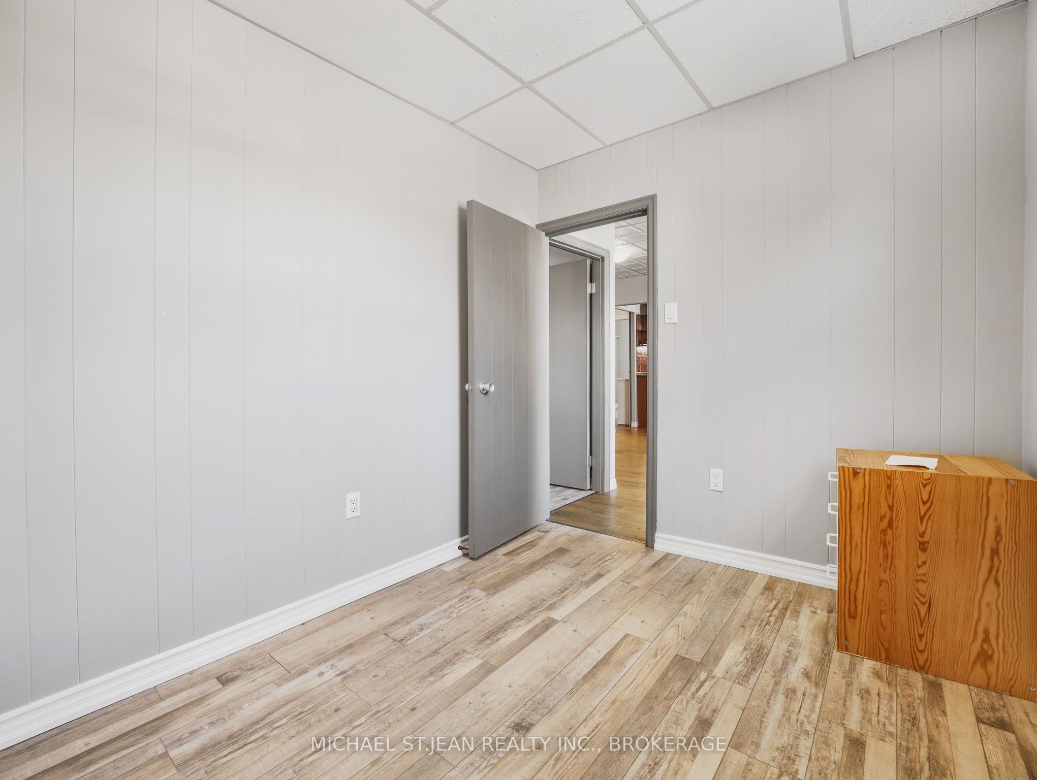 14 Victoria Avenue N