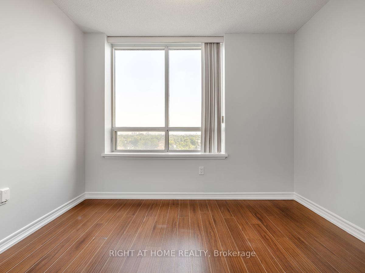 3 Bedrooms Condo at 88 Grandview,  Toronto For sale