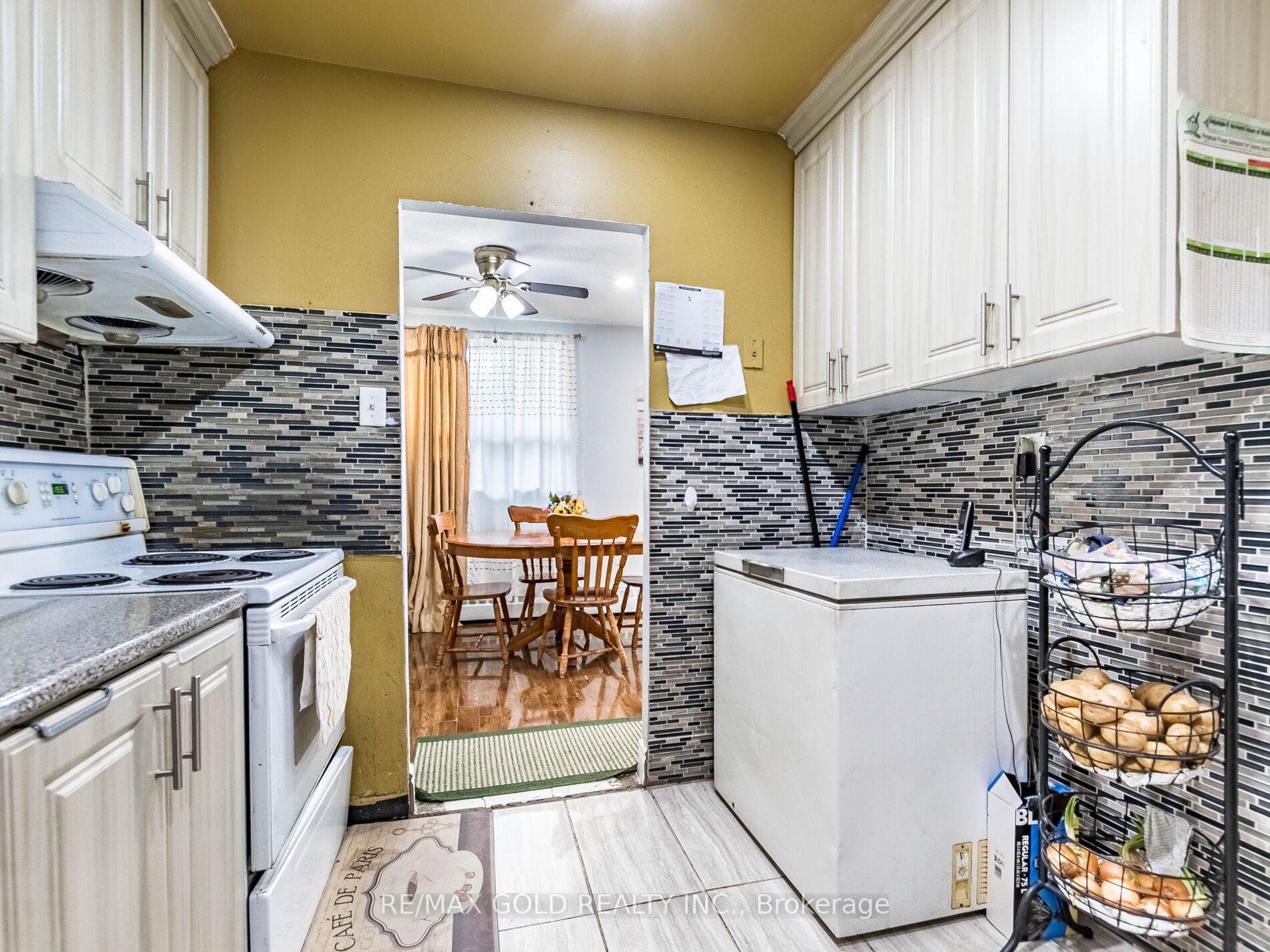 3 Bedrooms Condo at 3555 Derry,  Mississauga For sale