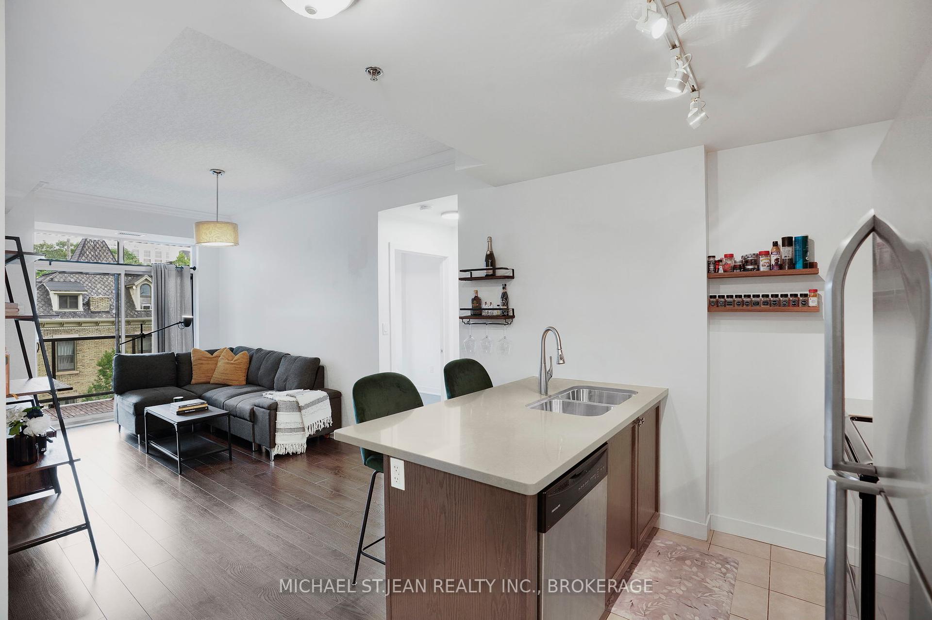 1 Bedroom Condo at 90 Charlton, Hamilton For sale