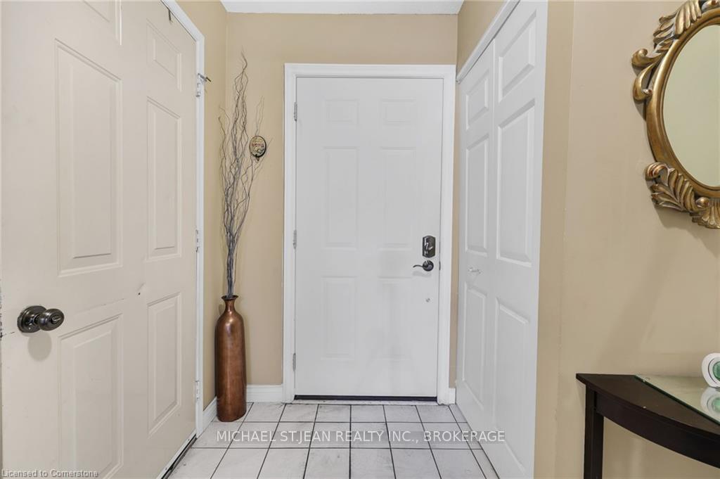 3 Bedrooms Condo at 985 Limeridge,  Hamilton For sale