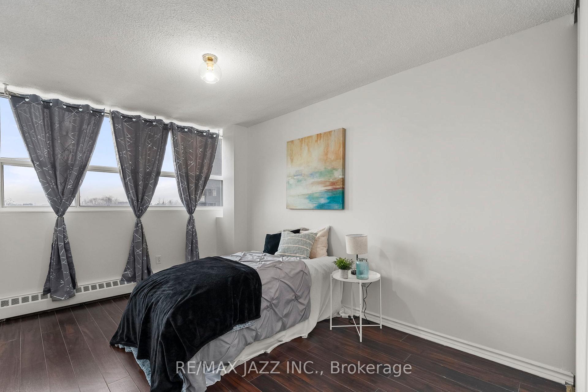 3 Bedrooms Condo at 4091 Sheppard,  Toronto For sale