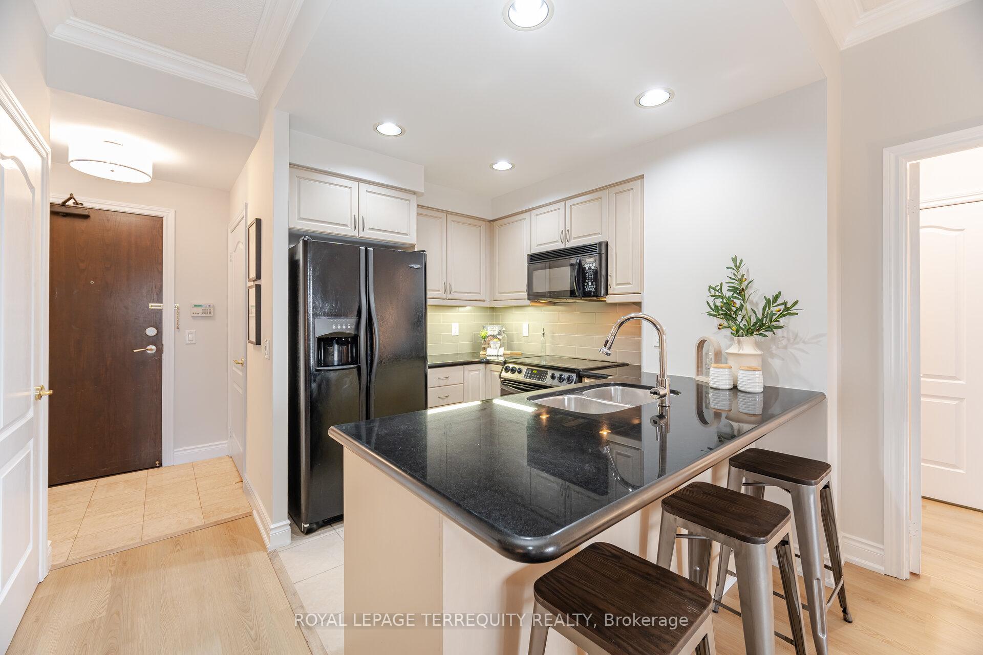 2 Bedrooms Condo at 1101 Leslie,  Toronto For sale