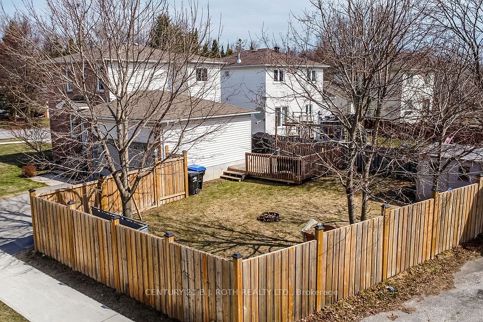 695 Candaras Street, Innisfil, ON L9S 2G9