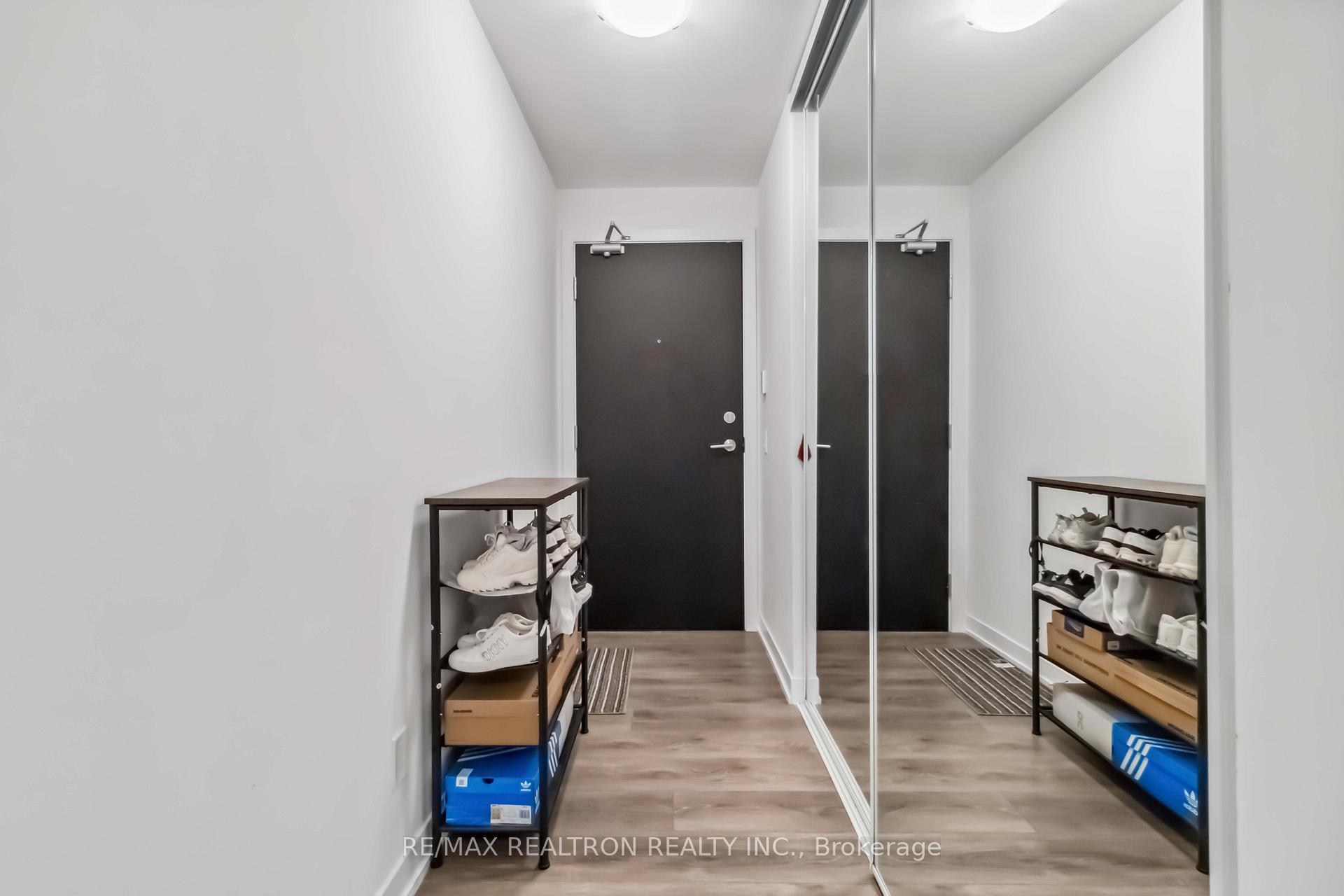 1 Bedroom Condo at 87 Peter,  Toronto For sale