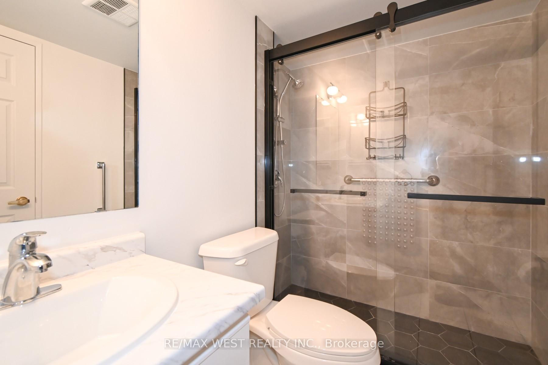 2 Bedrooms Condo at 3233 Eglinton,  Toronto For sale