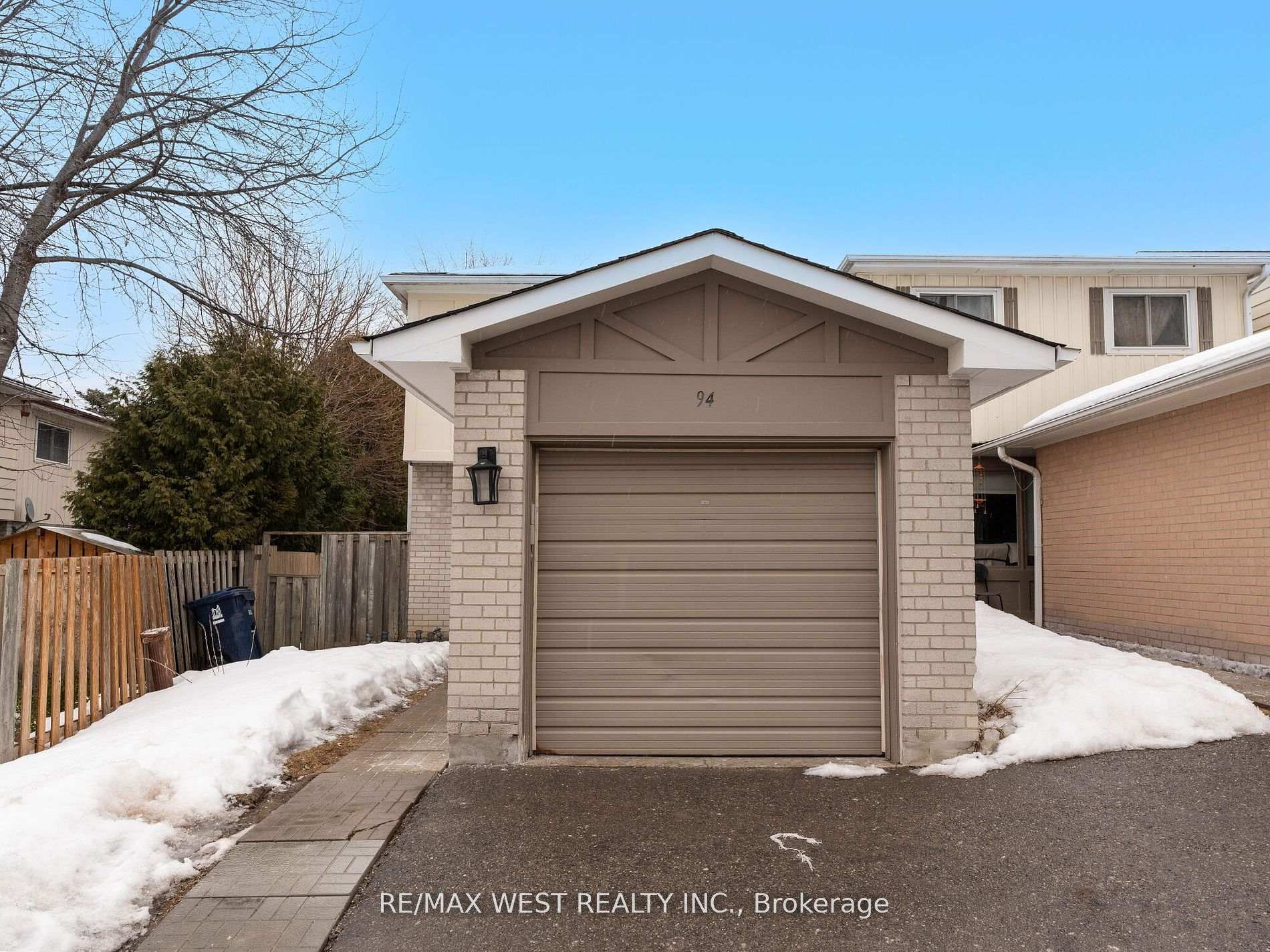 3 Bedrooms Condo at 94 Plum Tree, Toronto For sale