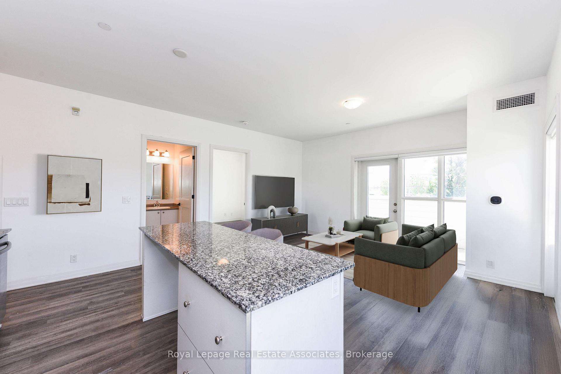3 Bedrooms Condo at 102 Grovewood, Oakville For sale