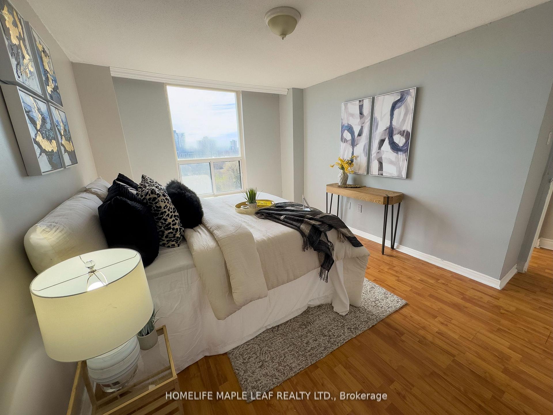 3 Bedrooms Condo at 3120 Kirwin, Mississauga For sale