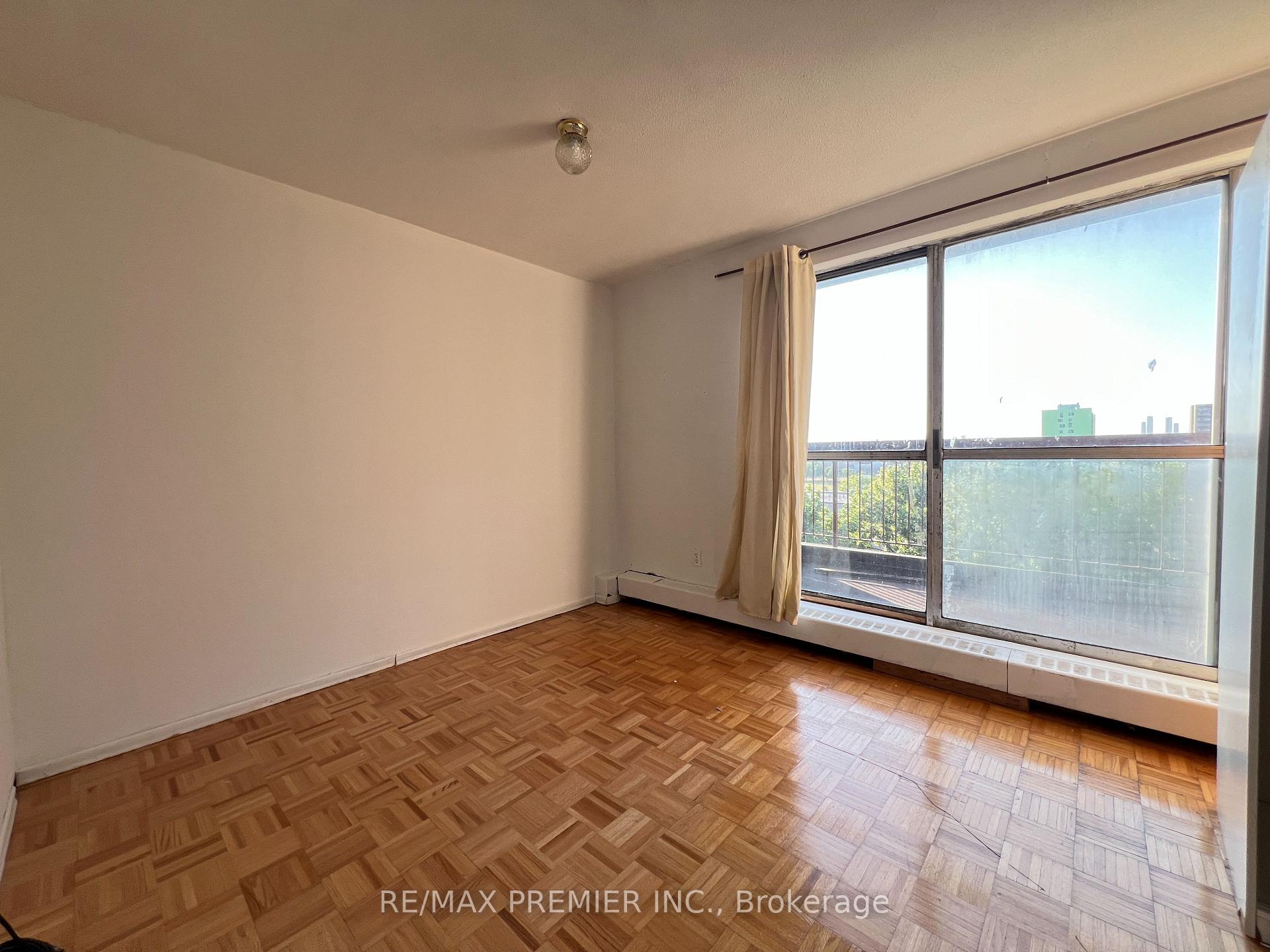 4 Bedrooms Condo at 10 Eddystone, Toronto For sale