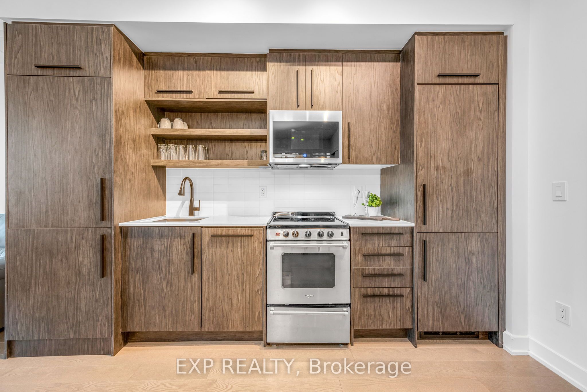 560 Rideau Street, #421