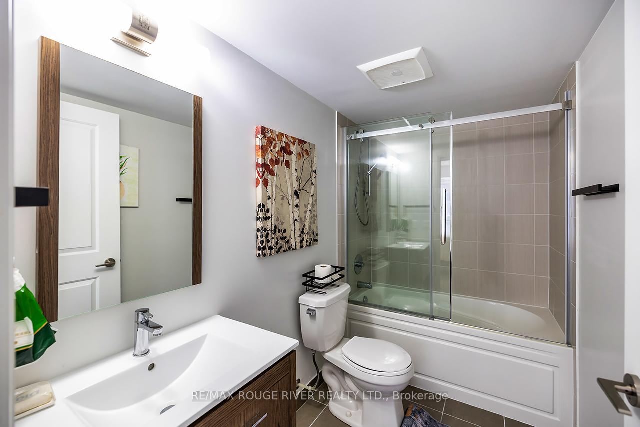 2 Bedrooms Condo at 30 Meadowglen,  Toronto For sale