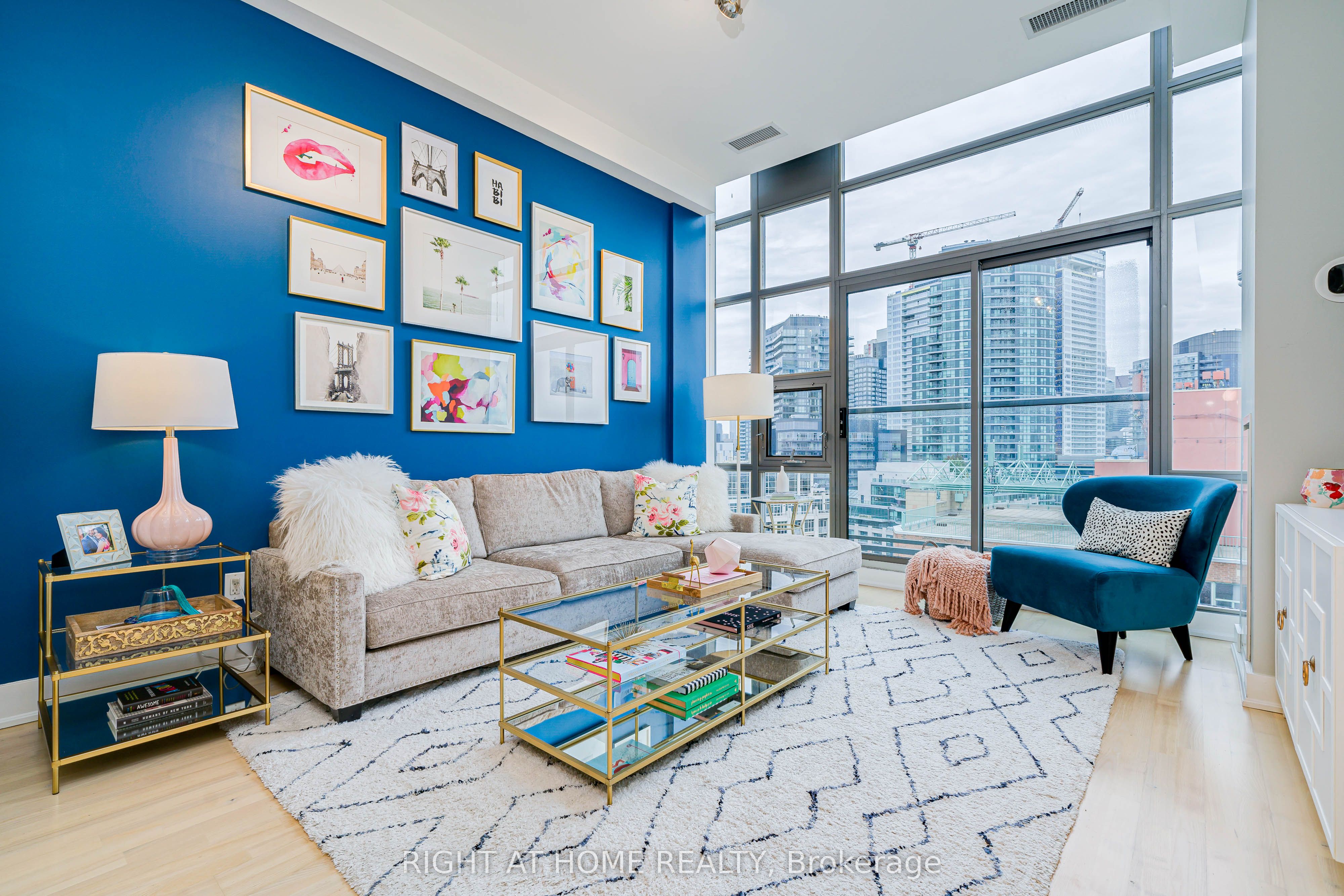 637 Lake Shore Boulevard W, #1020
