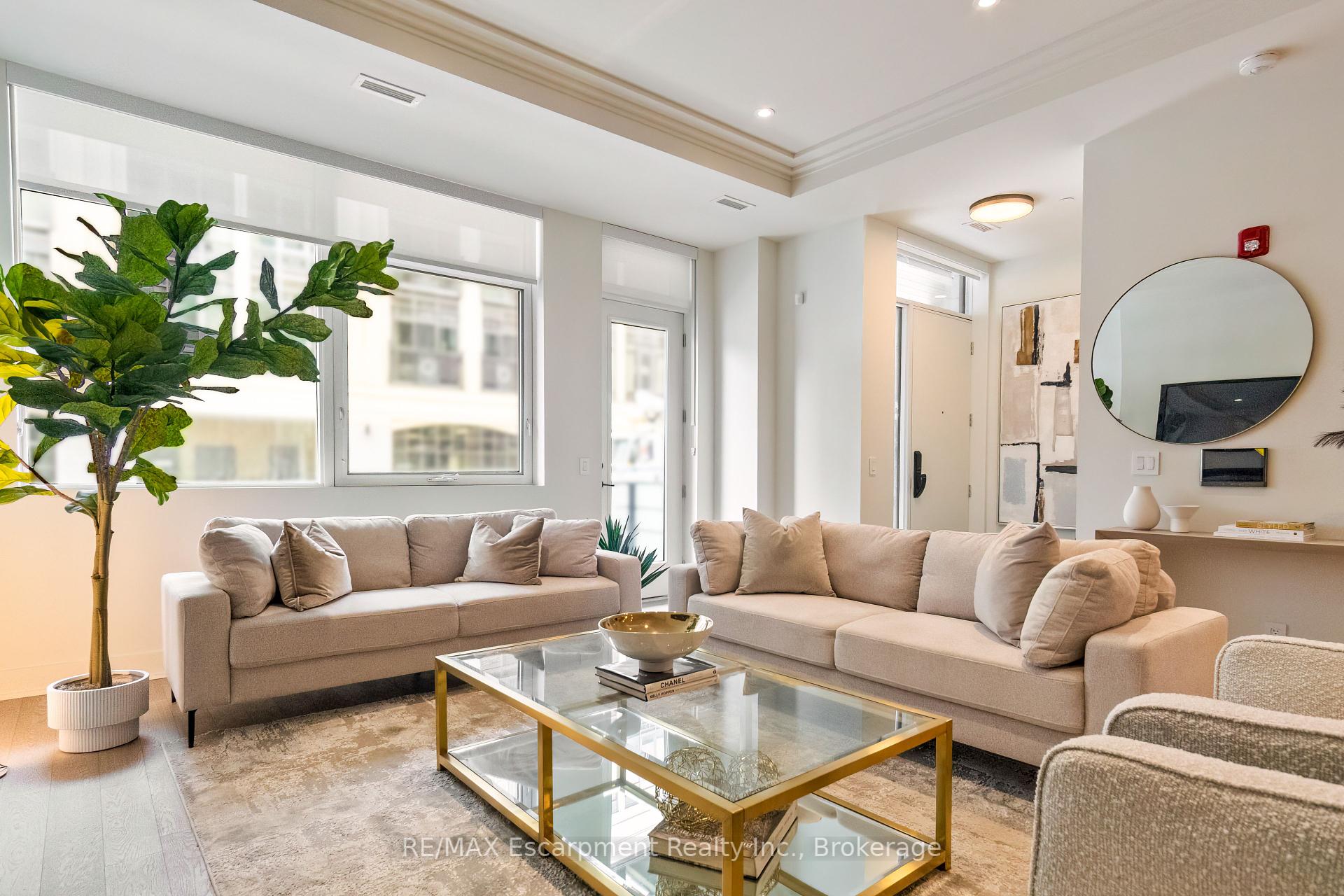 3 Bedrooms Condo at 123 MAURICE, Oakville For sale