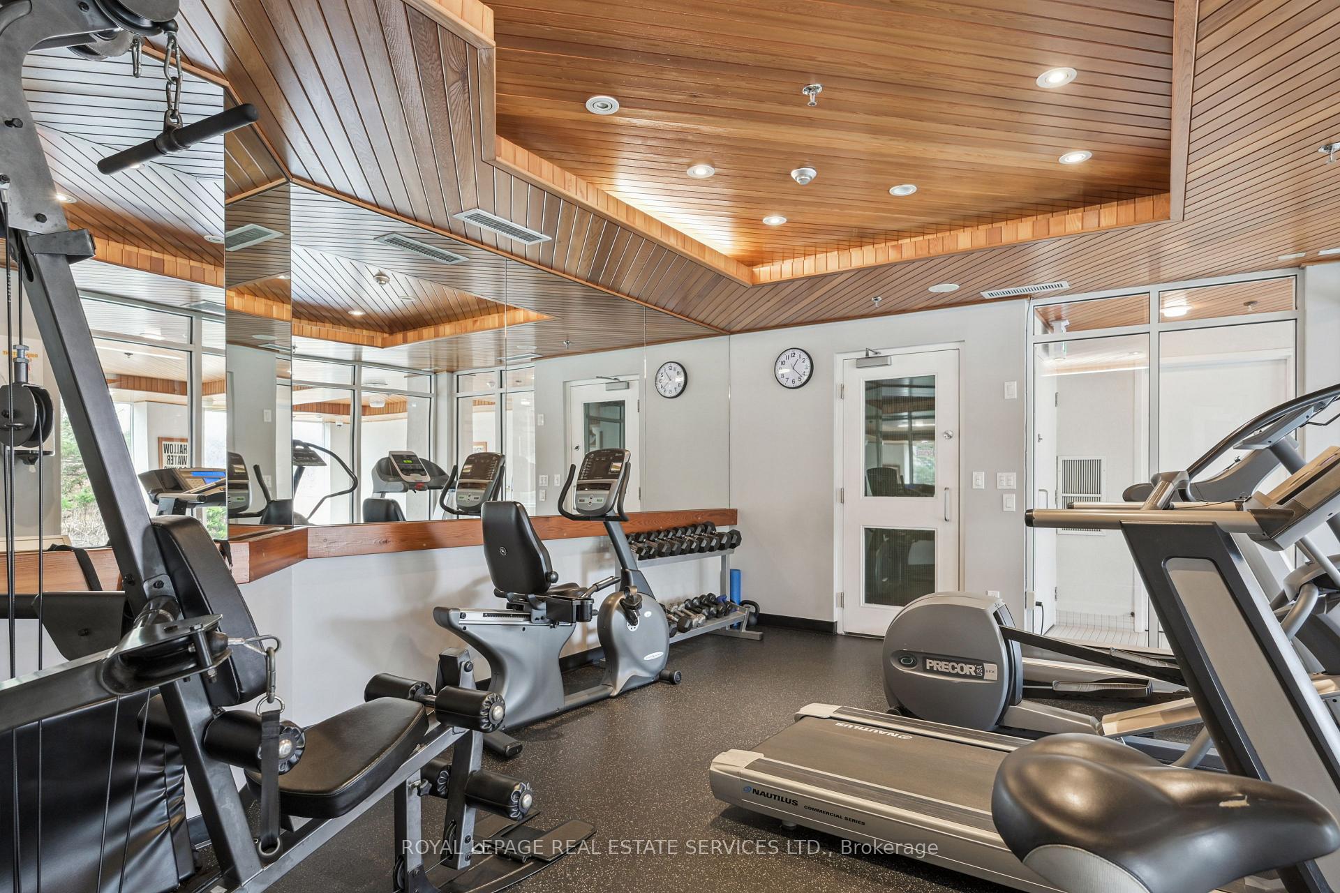 2 Bedrooms Condo at 40 Old Mill, Oakville For sale