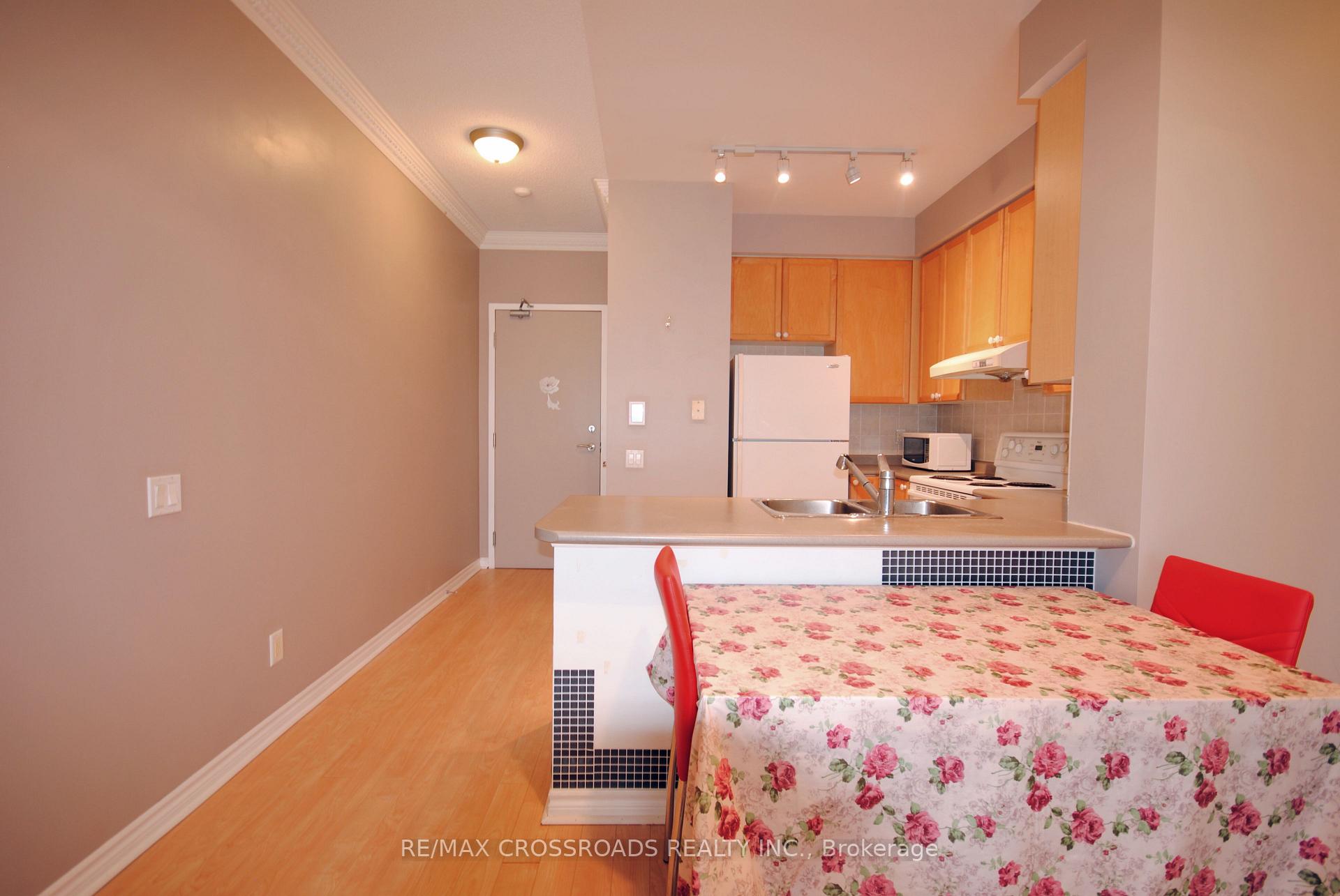 1 Bedroom Condo at 8 Mondeo, Toronto For sale
