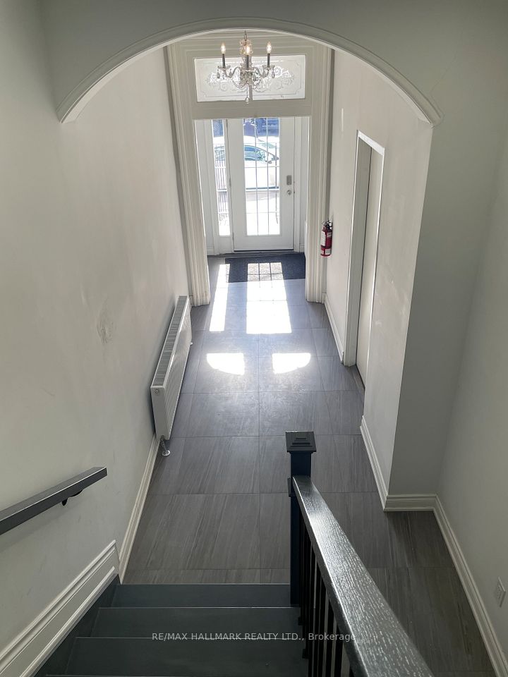 414 Dundas Street, Toronto, ON M5A 2A8