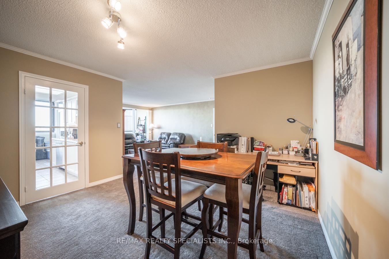 2 Bedrooms Condo at 4235 Sherwoodtowne, Mississauga For sale