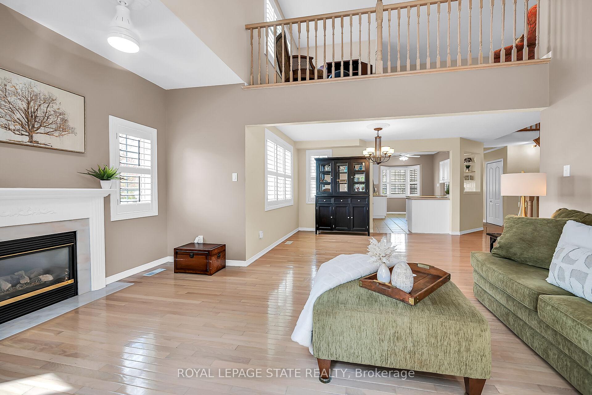 3 Bedrooms Condo at 212 Stonehenge,  Hamilton For sale