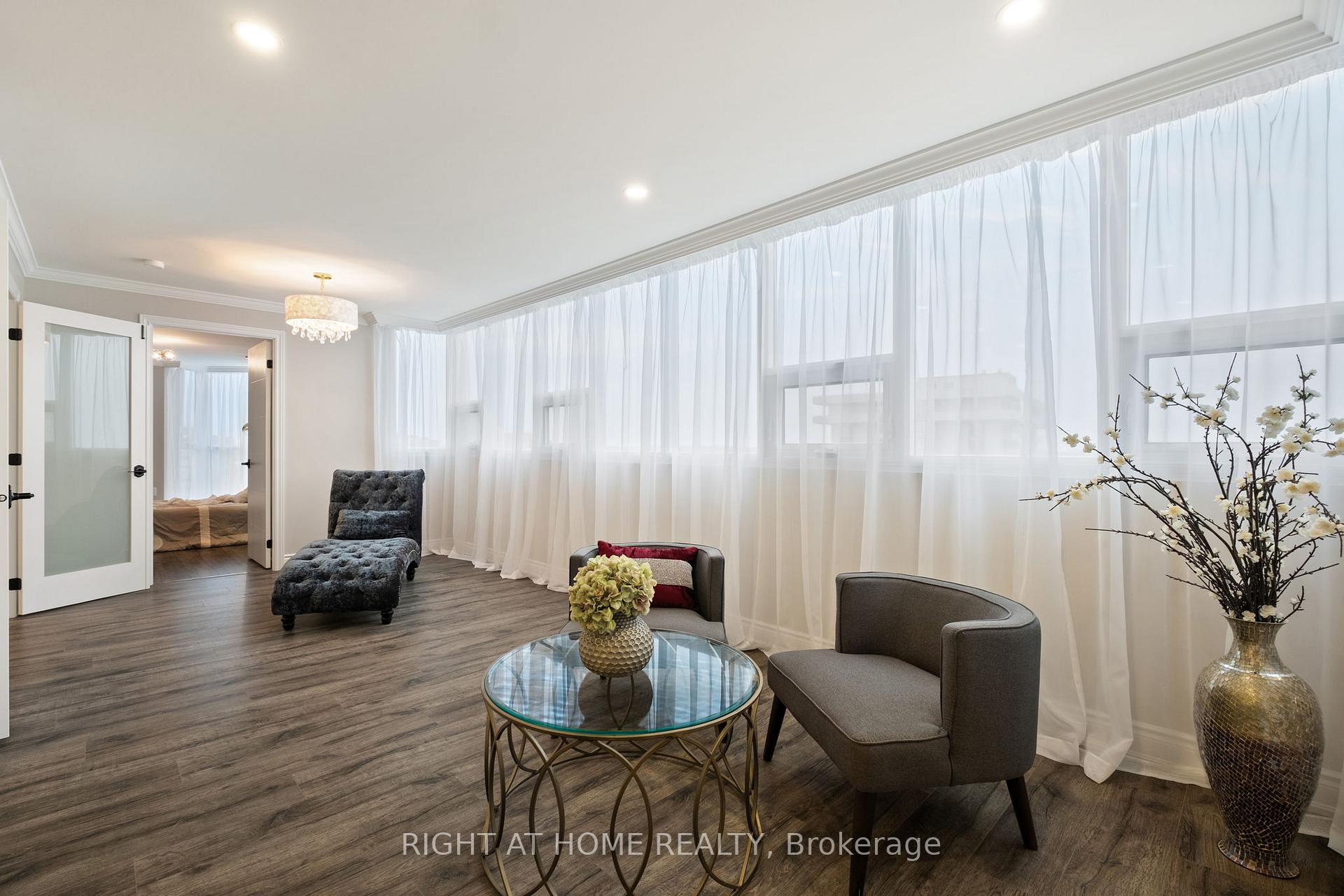 4 Bedrooms Condo at 3303 Don Mills,  Toronto For sale