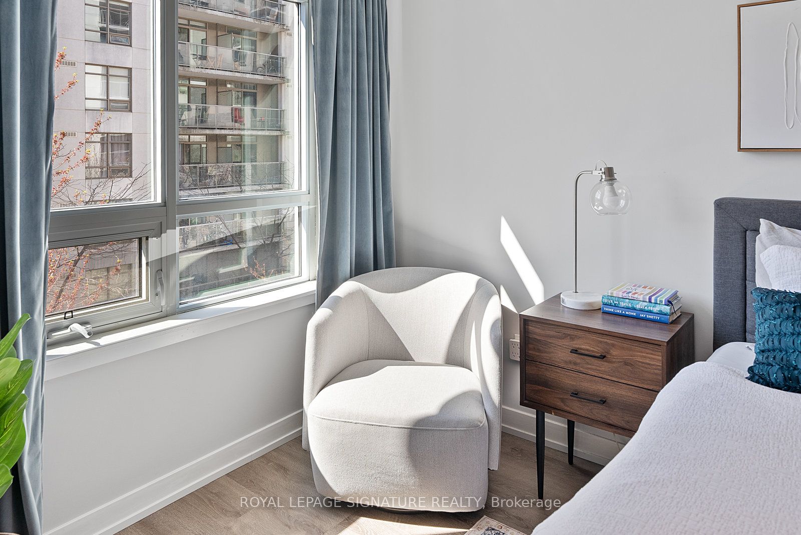 816 Lansdowne Avenue, #410