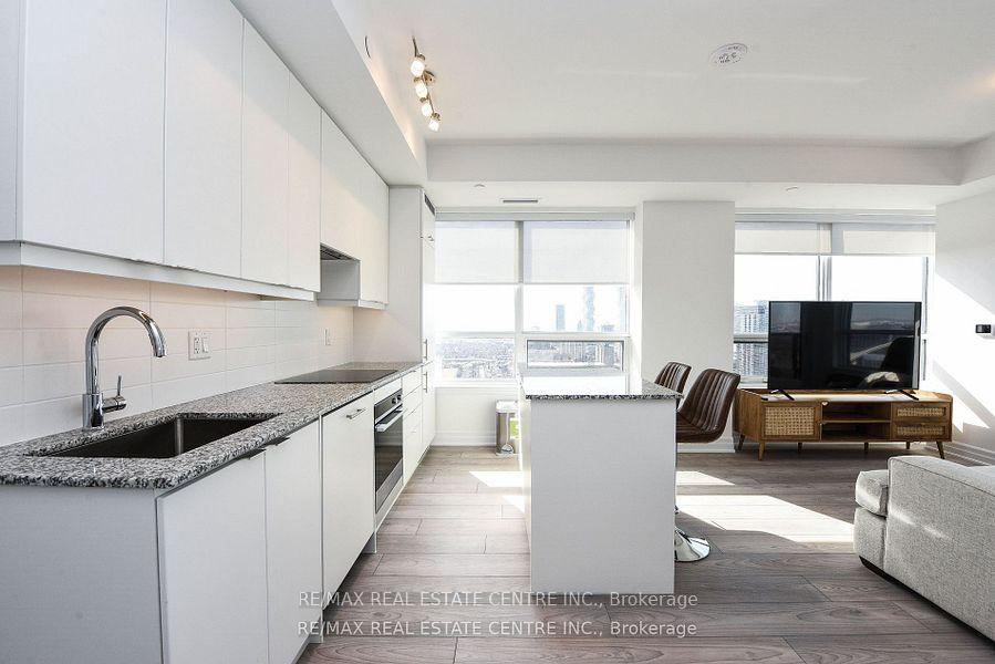 2 Bedrooms Condo at 36 Elm, Mississauga For sale
