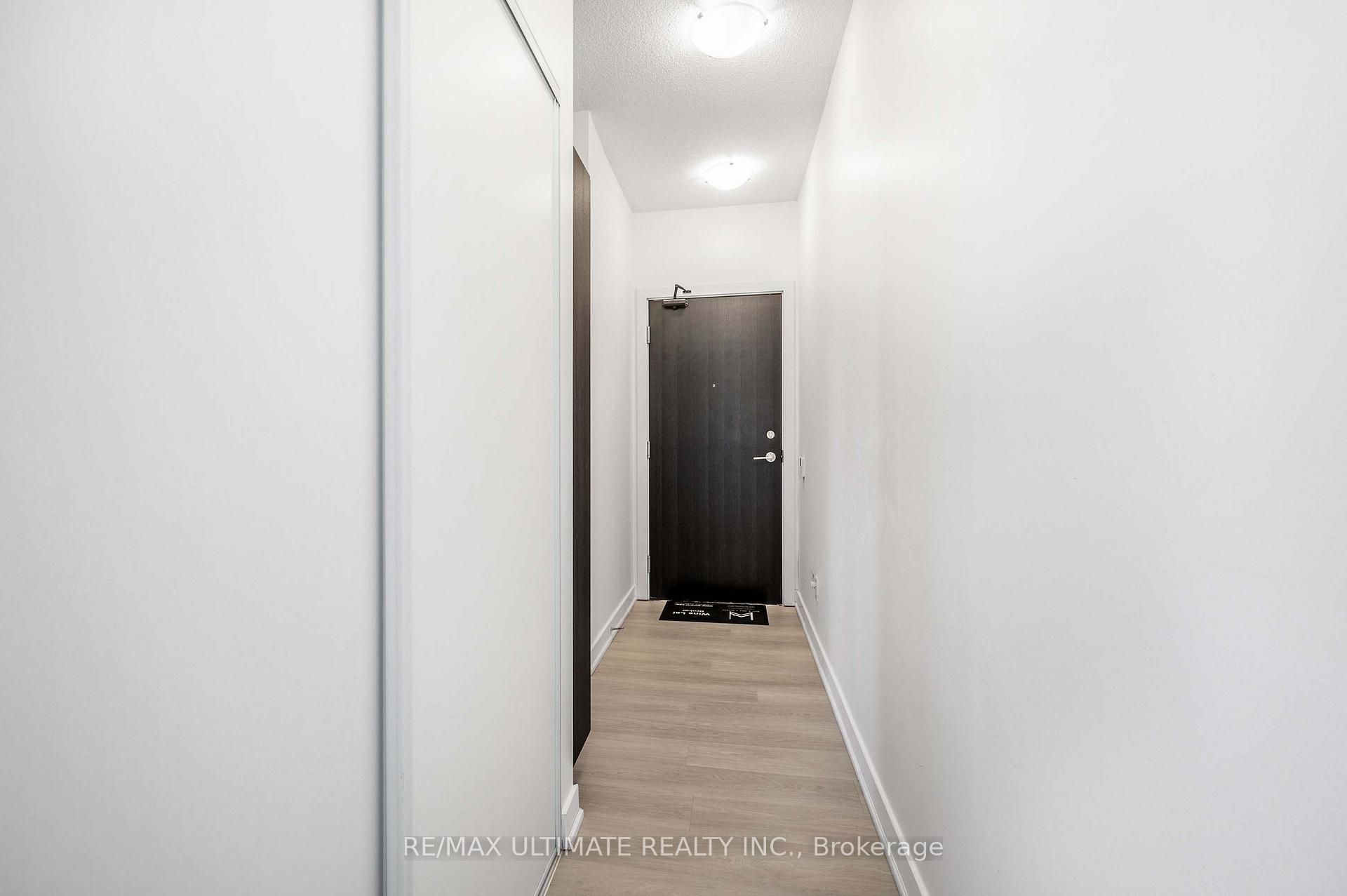 2 Bedrooms Condo at 33 Charles, Toronto For sale
