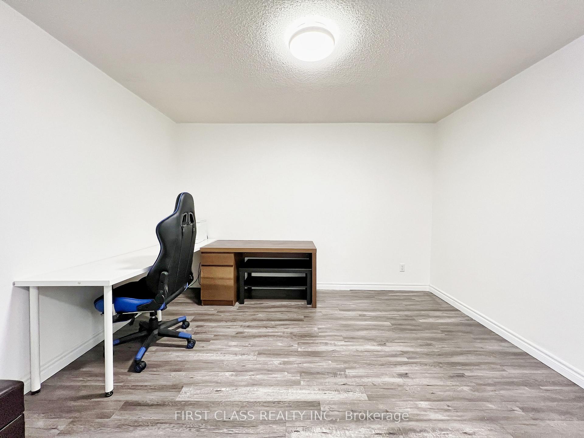 3 Bedrooms Condo at 275 Bamburgh, Toronto For sale